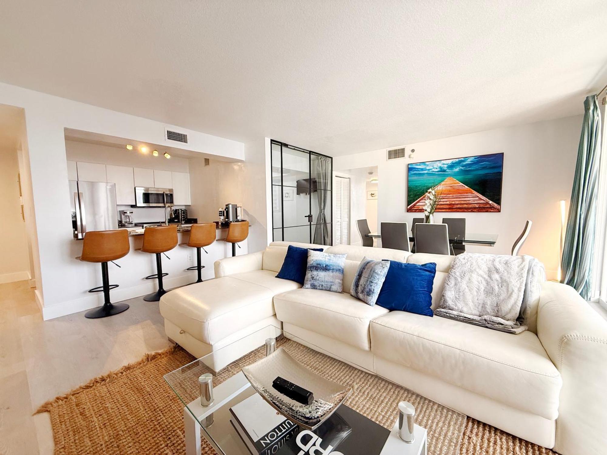 Upscale Brickell 3 Bedroom With Water Views And Free Parking Apartment *