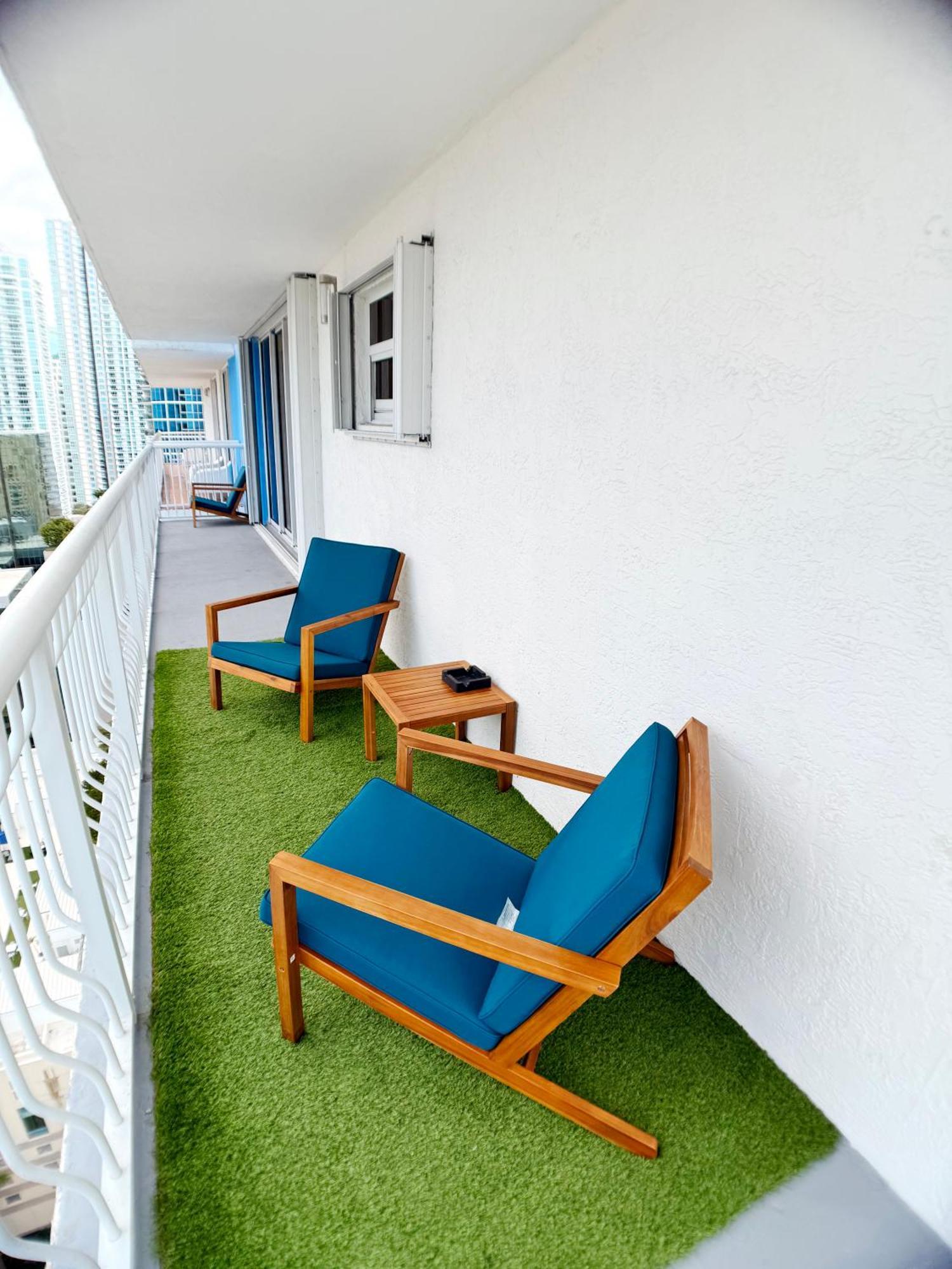 Upscale Brickell 3 Bedroom With Water Views And Free Parking *