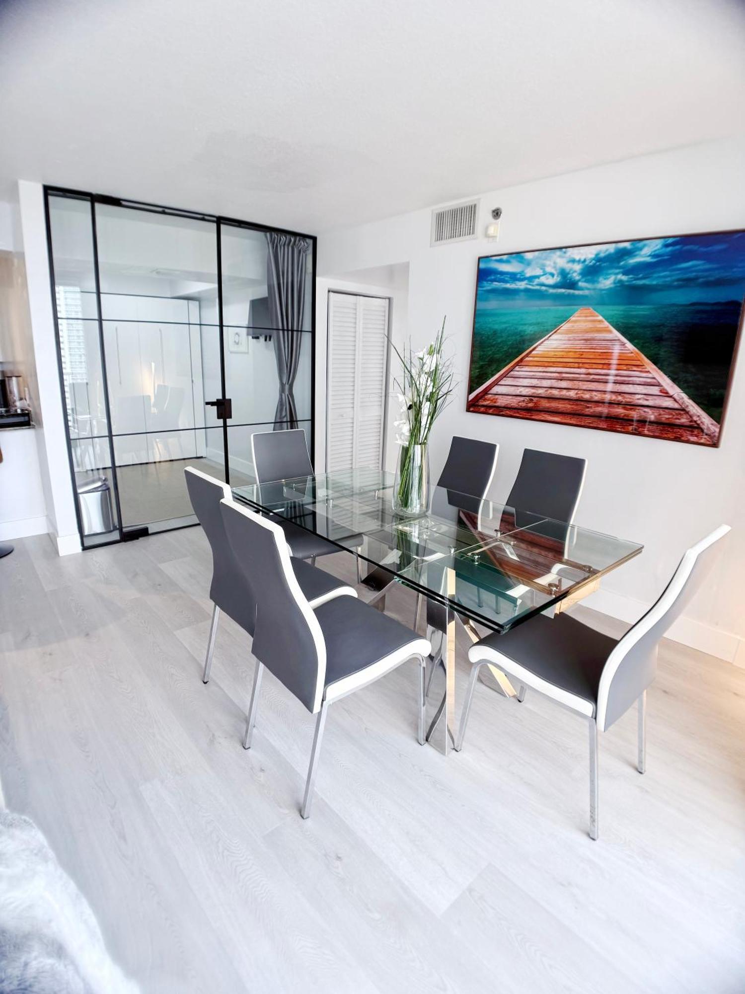 Upscale Brickell 3 Bedroom With Water Views And Free Parking Apartment *
