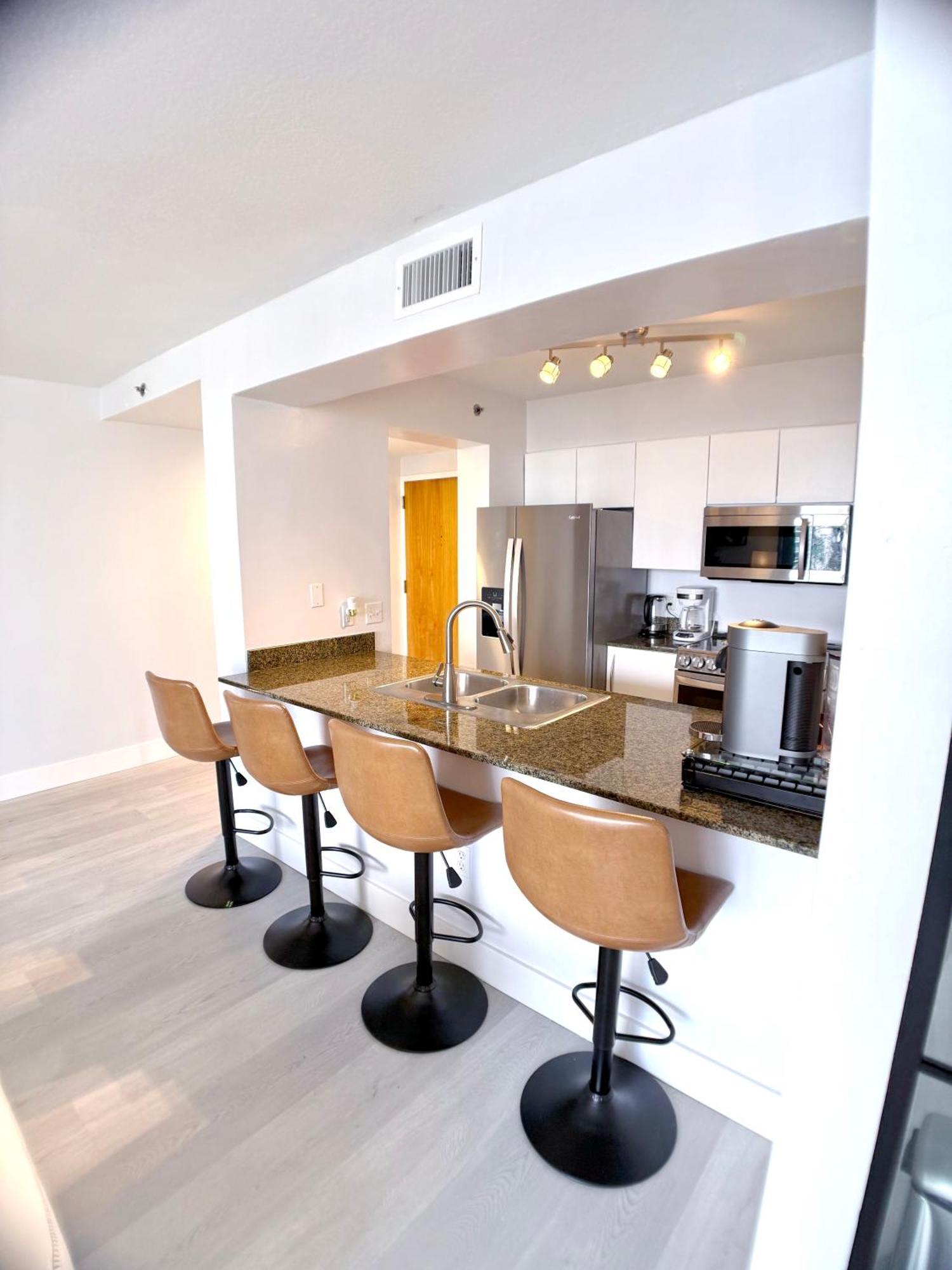 Apartment Upscale Brickell 3 Bedroom With Water Views And Free Parking Miami