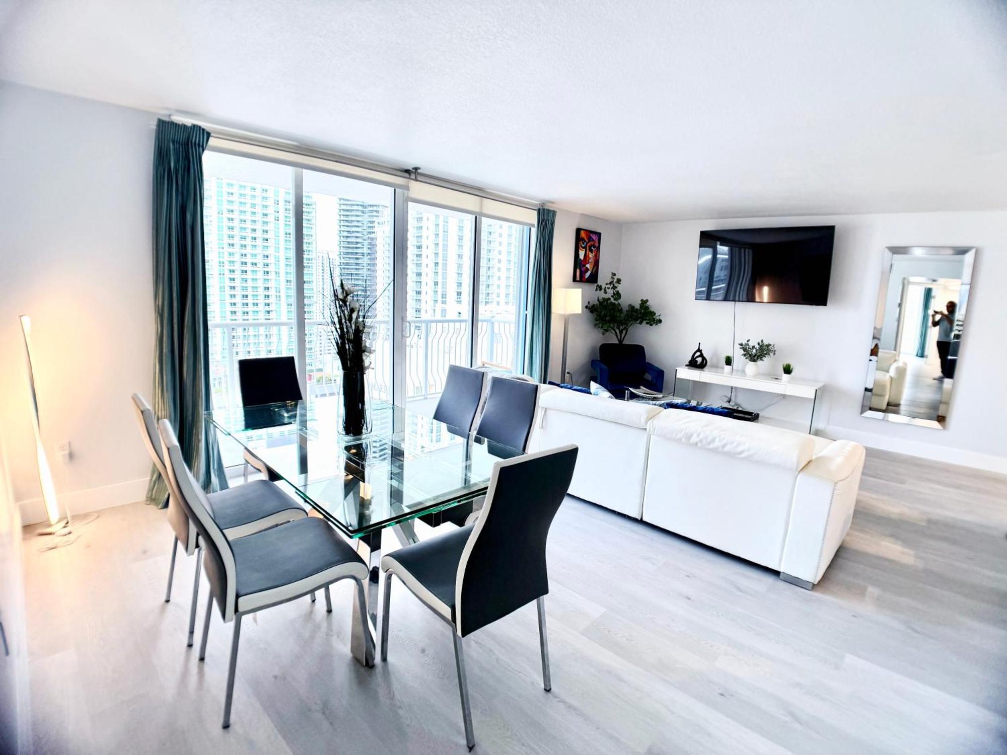 Apartment Upscale Brickell 3 Bedroom With Water Views And Free Parking
