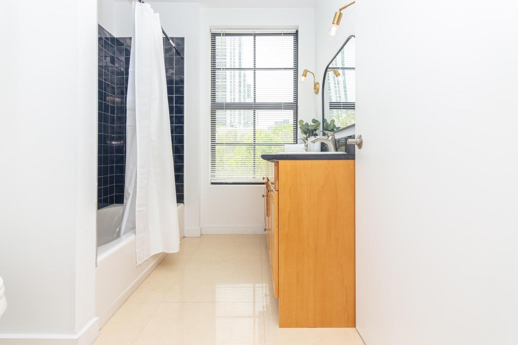 2-bdrm -heart Wynwood & Edgewater- 206 Apartment