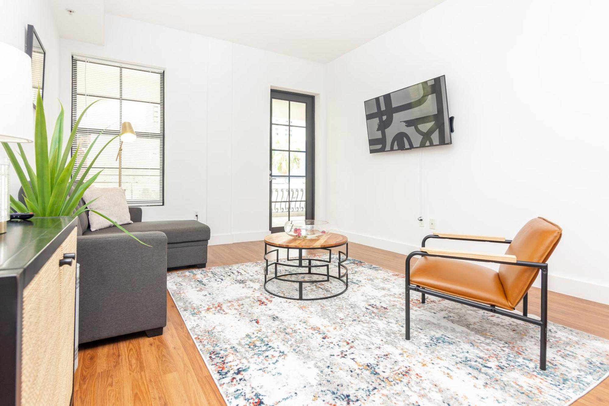 2-bdrm -heart Wynwood & Edgewater- 206 Apartment *
