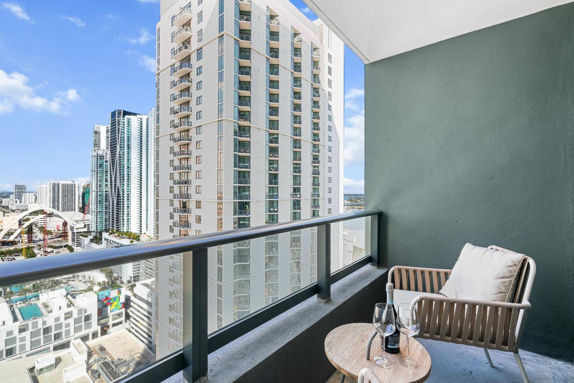 Apartment New 28th Floor Unit - Breathtaking Bay And Downtown Views *