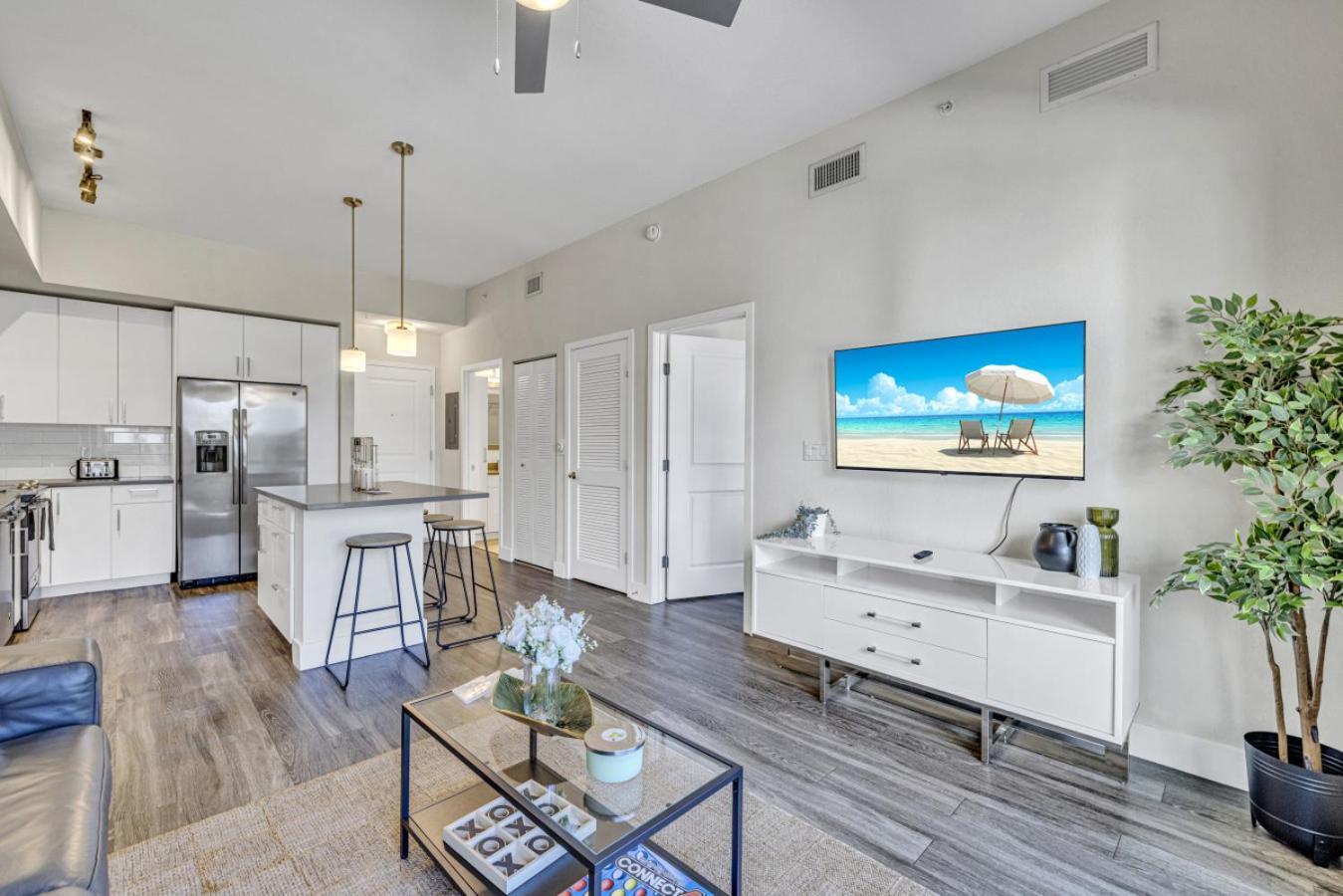 Sunny 1br Unit With Free Parking Prime Location *