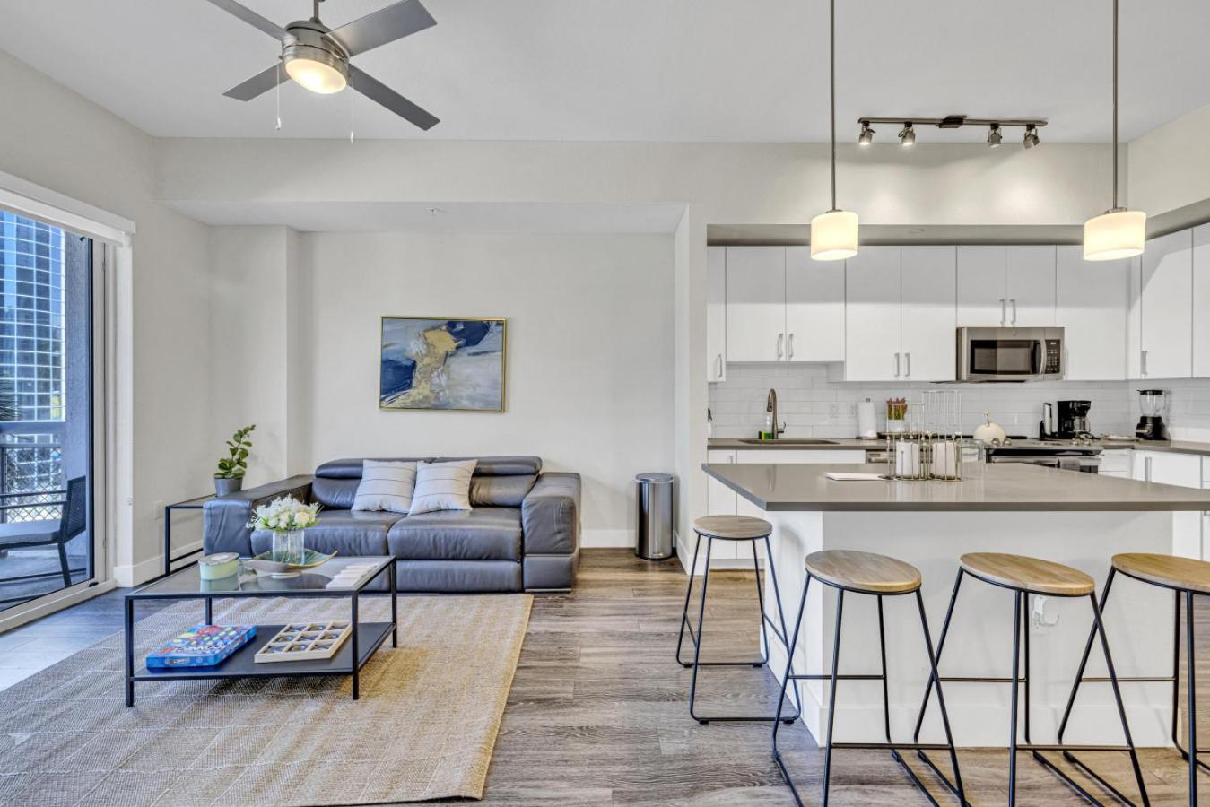 Sunny 1br Unit With Free Parking Prime Location