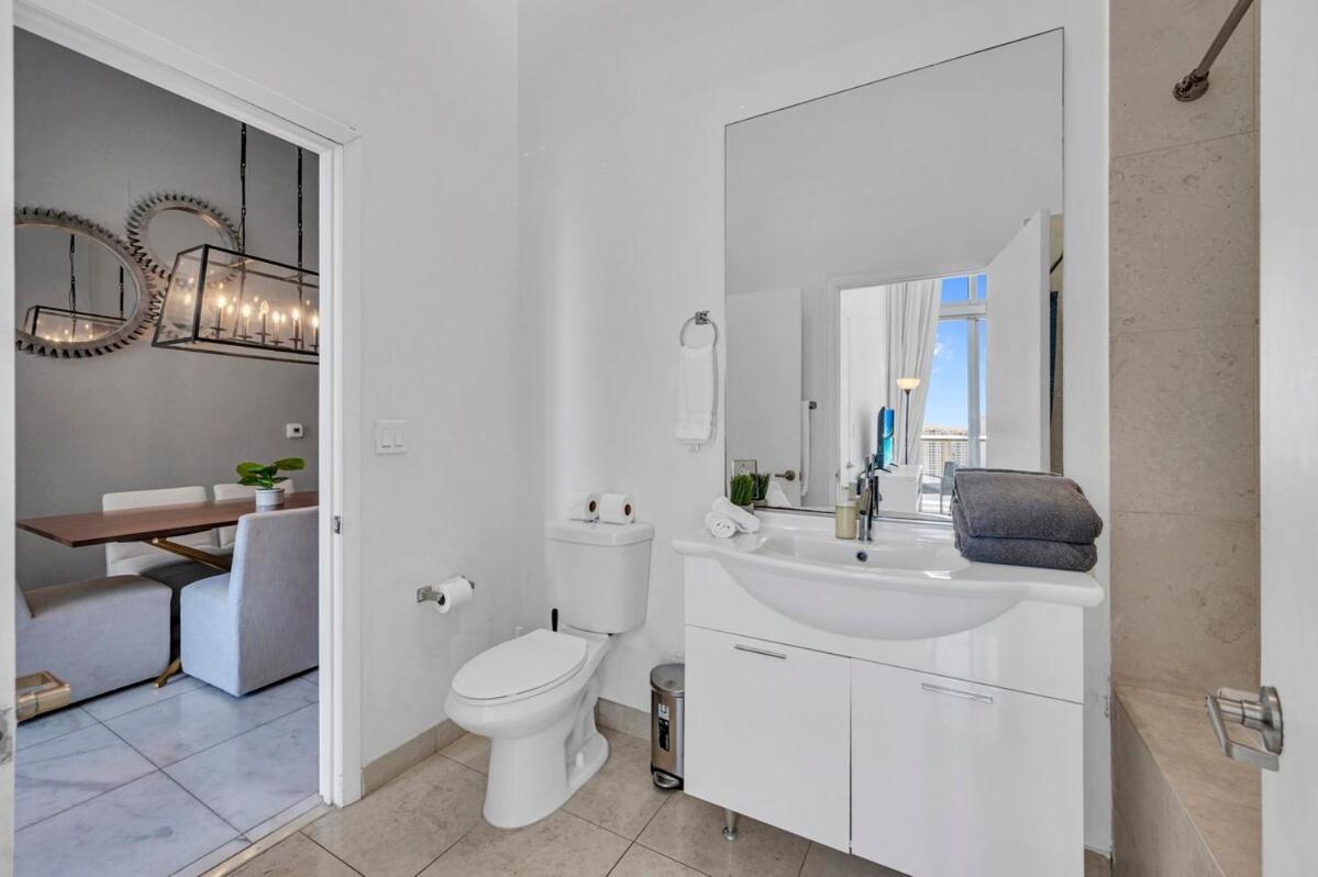 Stunning 40th Floor High Ceiling Icon Brickell With Access Apartment Miami