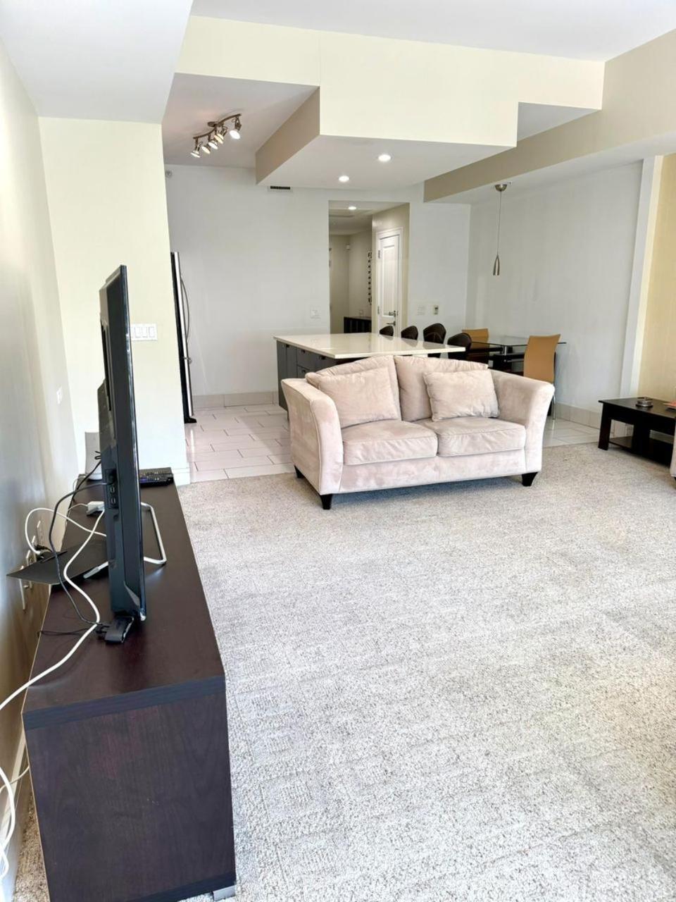Exclusive Doral With Luxury Amenities Apartment *
