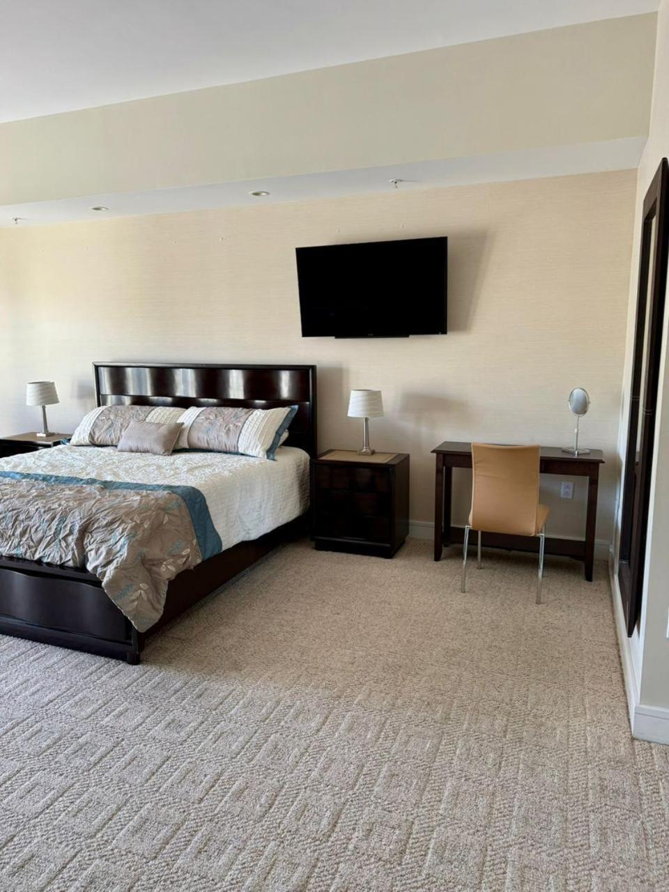 Exclusive Doral With Luxury Amenities Apartment