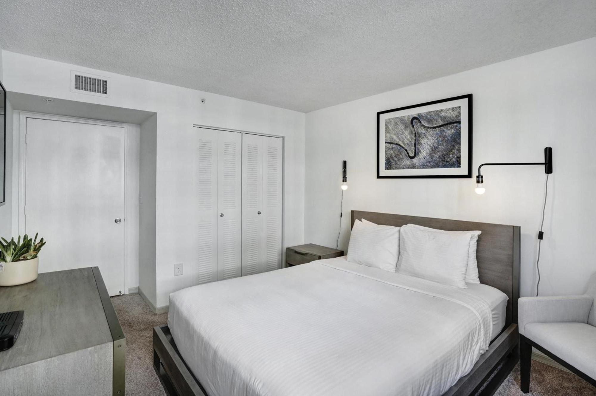 Dharma Coral Gables At Gables Grand Plaza *