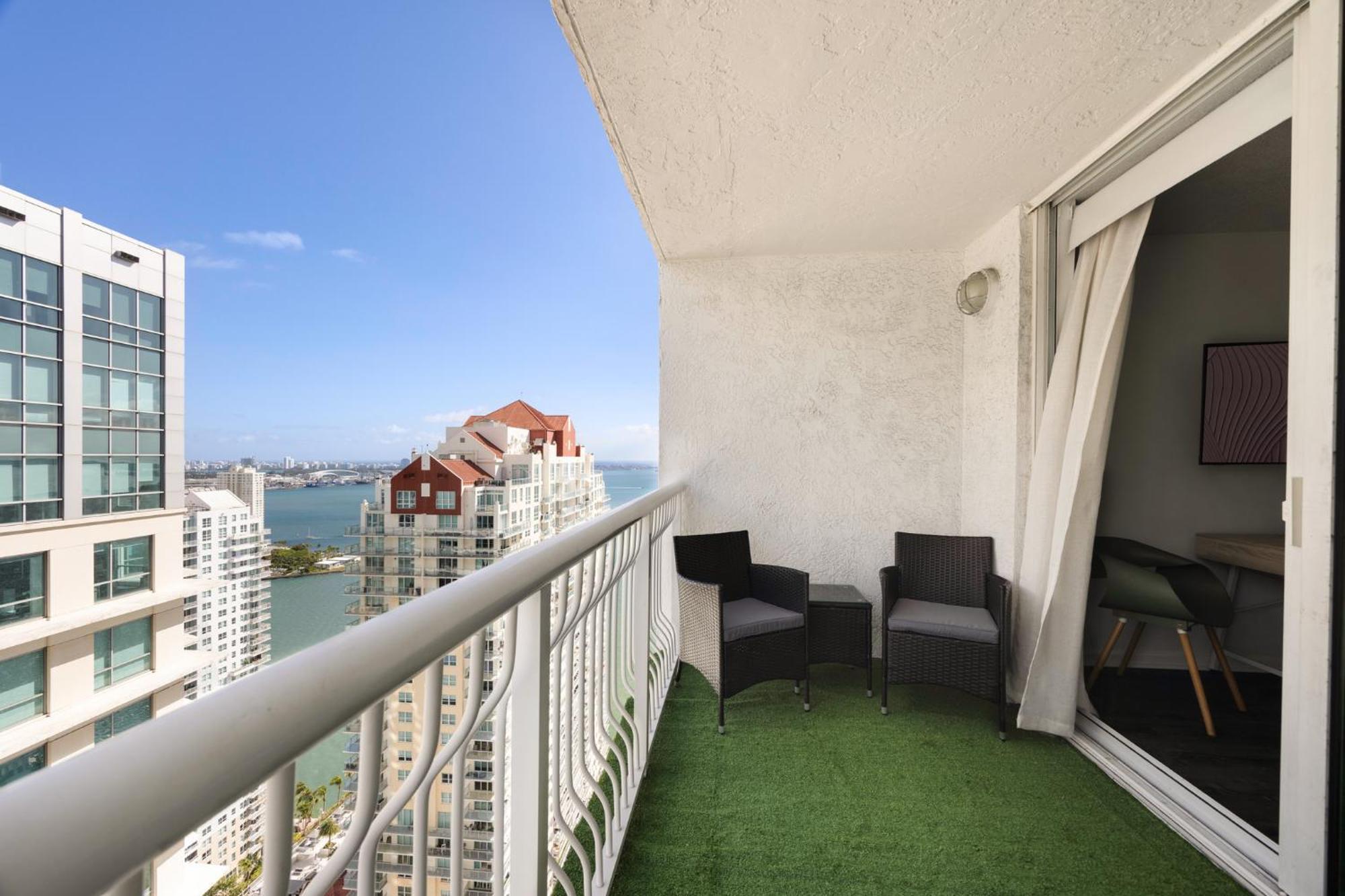 In Brickell With Pool, Gym, Free Parking And Game Miami
