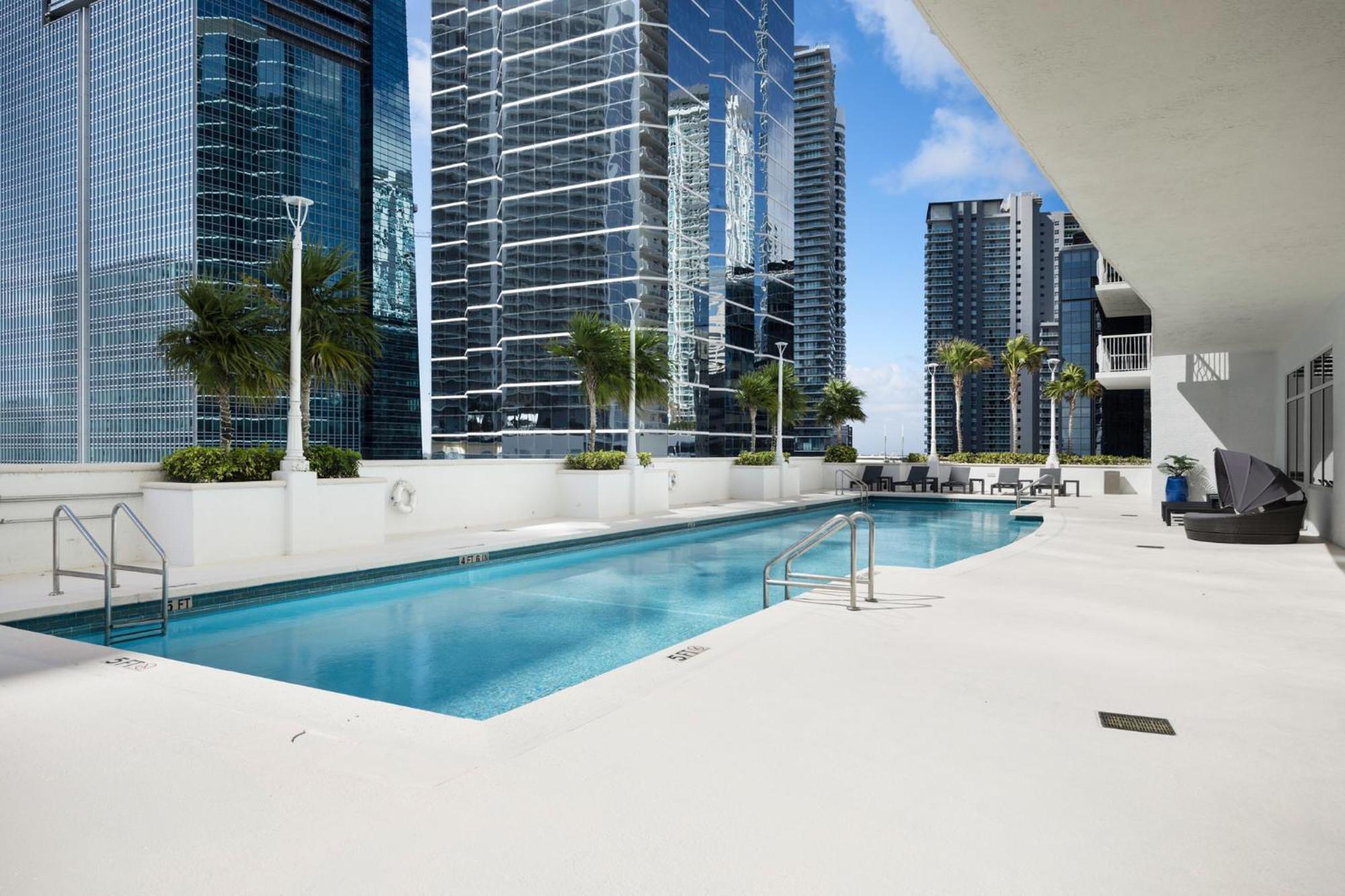 In Brickell With Pool, Gym, Free Parking And Game Apartment