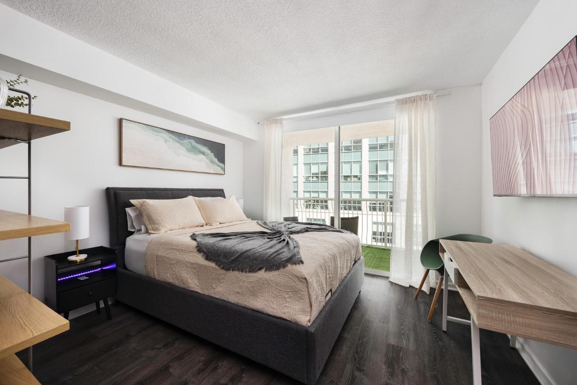 In Brickell With Pool, Gym, Free Parking And Game Apartment