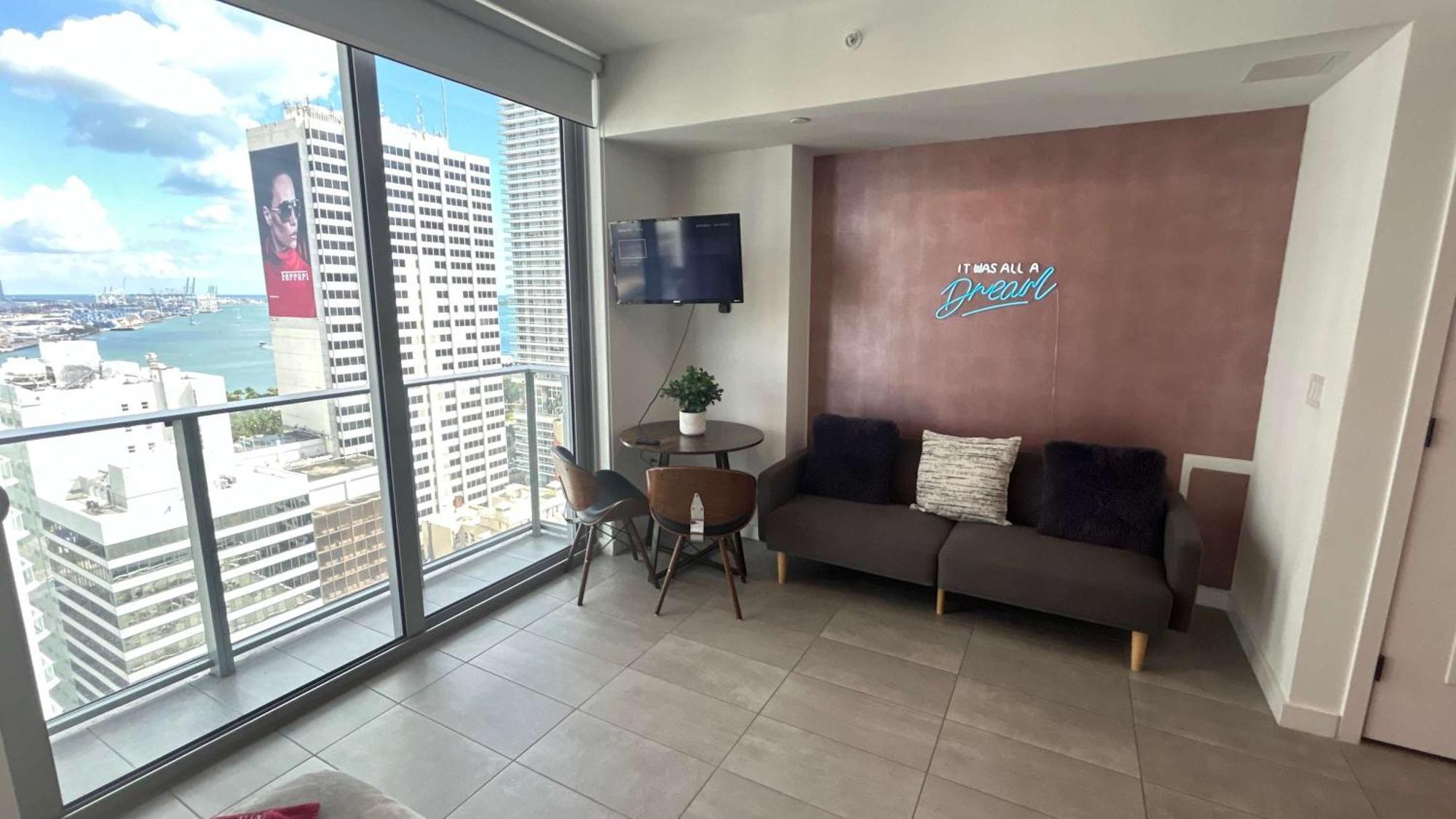 Apartamento Huge Pool & Gym - Explore Miami's Heat