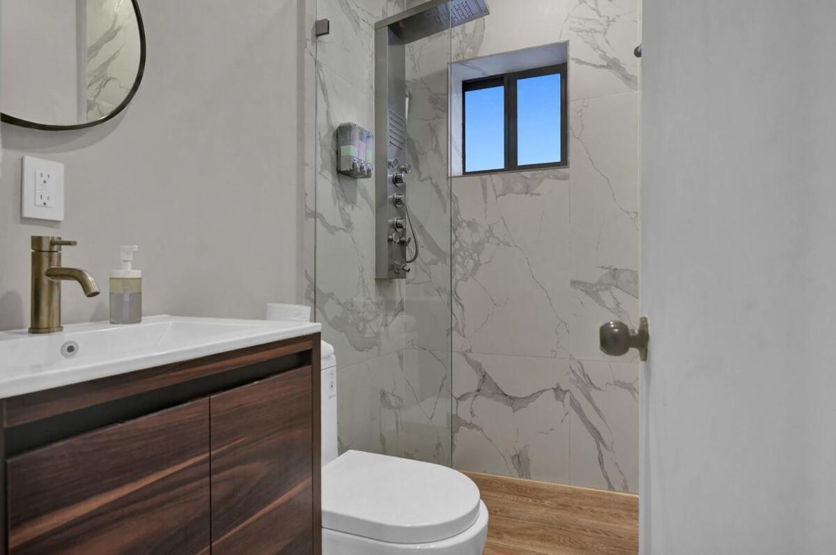 Flats - Self Check-in And 1 Free Parking Apartment *