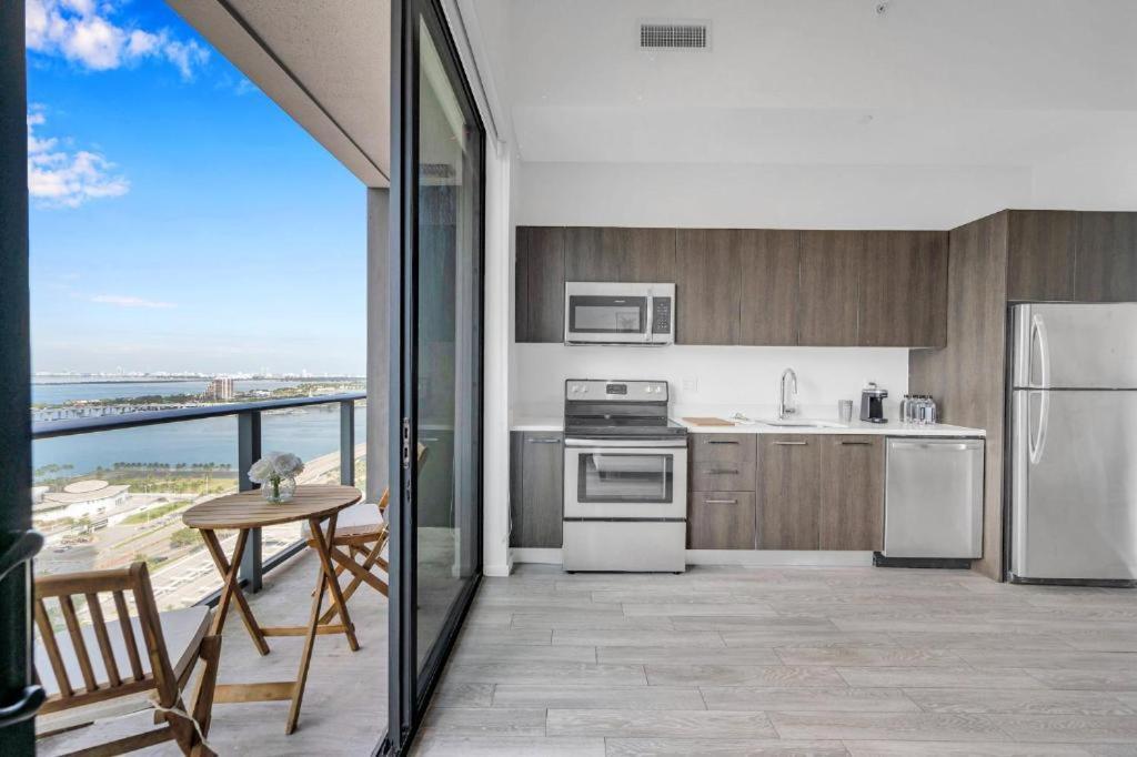 Luxury Downtown Apartment *