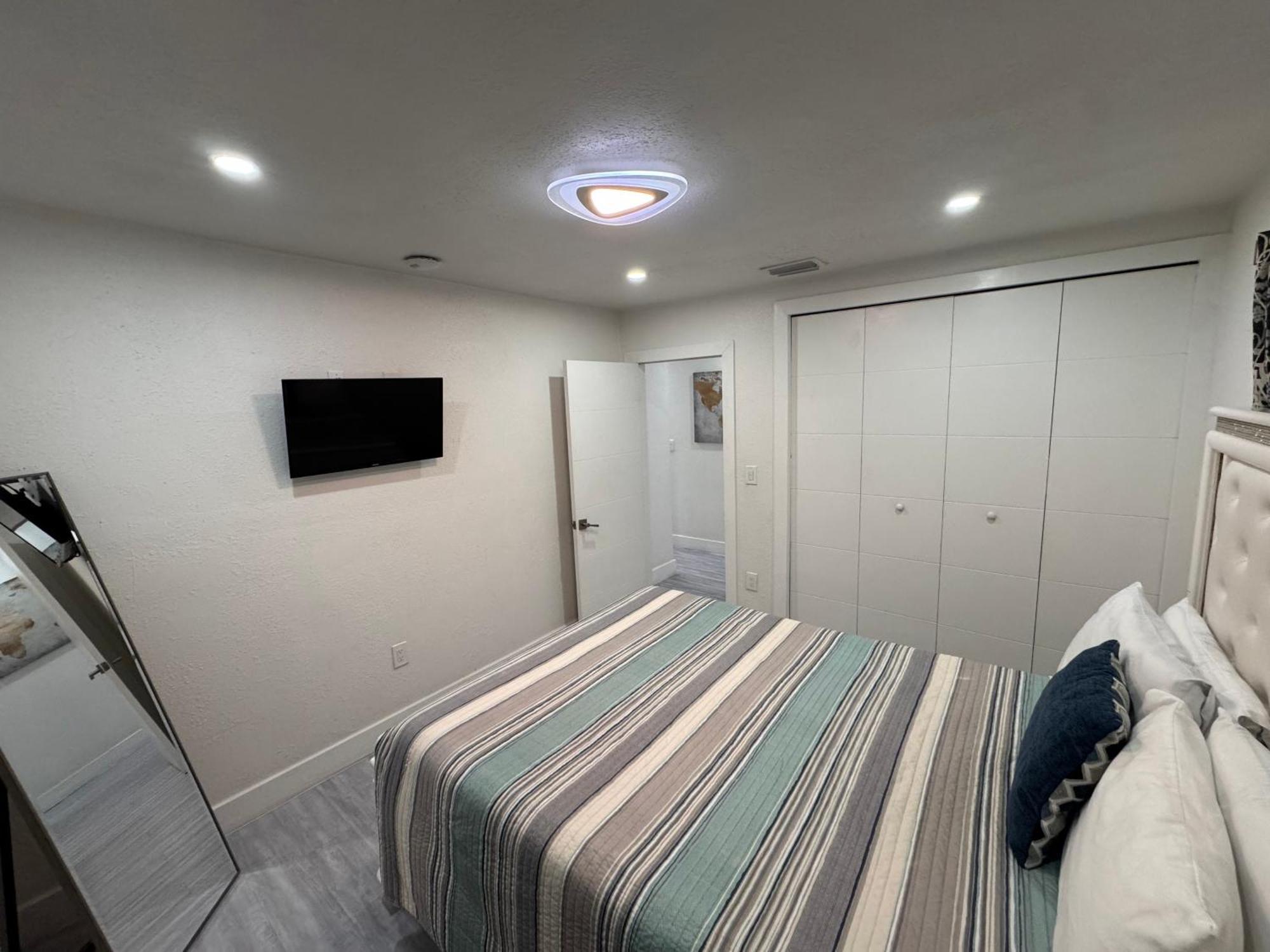 Stylish 2 Bedrooms By Airport Apartment