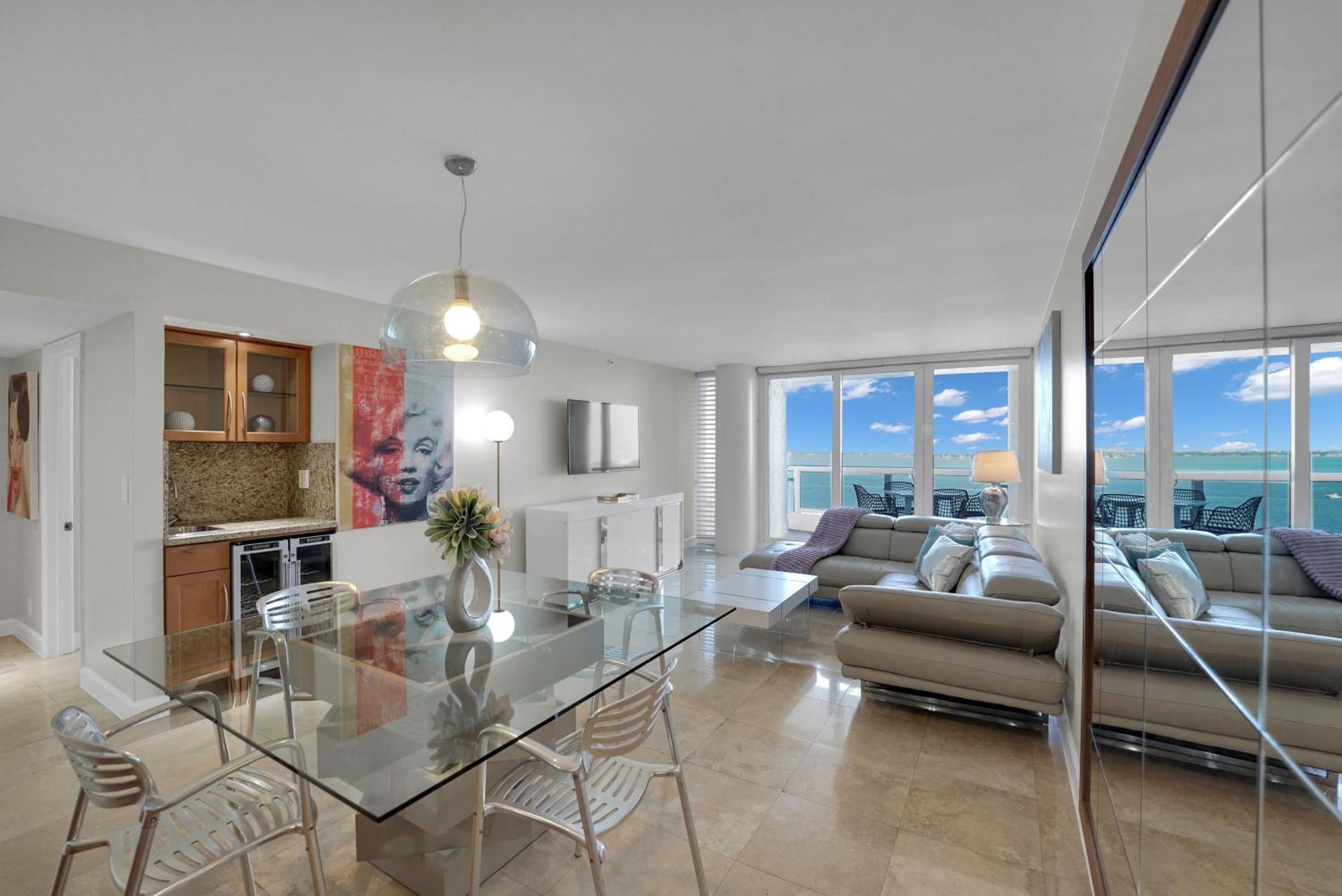 Permanent Vacation! Direct Water Views! Apartamento *