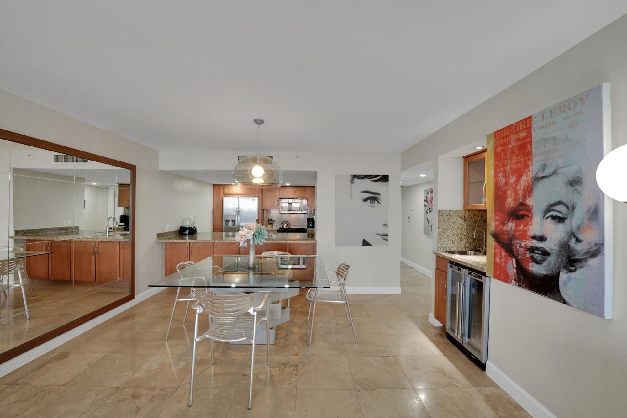 Permanent Vacation! Direct Water Views! Apartamento Miami