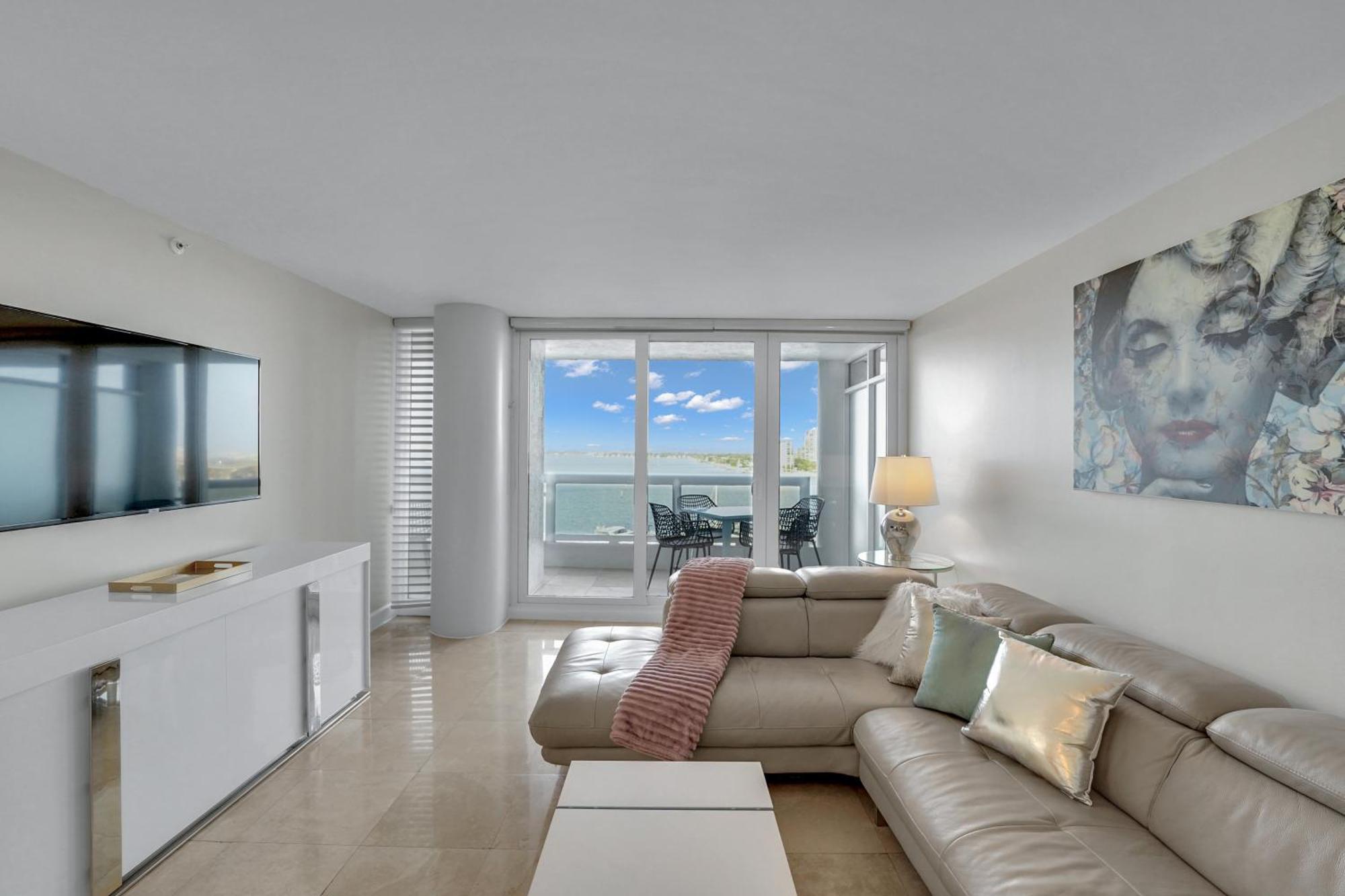 Permanent Vacation! Direct Water Views! Apartamento