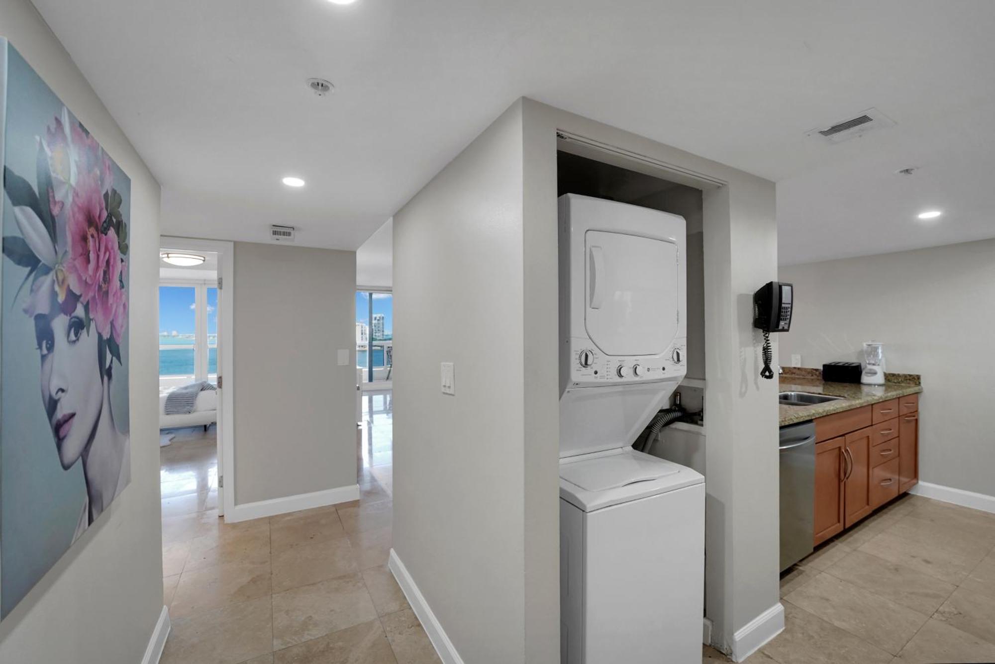 Permanent Vacation! Direct Water Views! Apartamento *