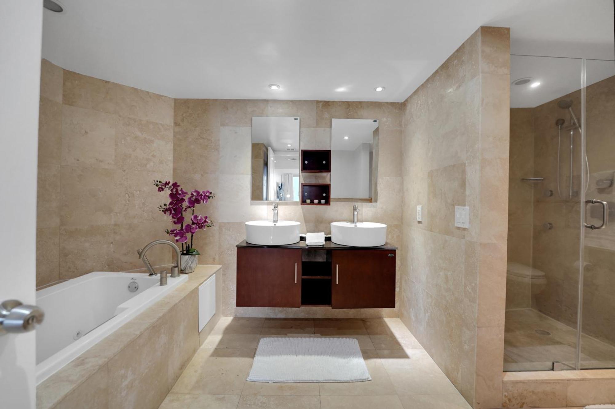 Permanent Vacation! Direct Water Views! Apartamento