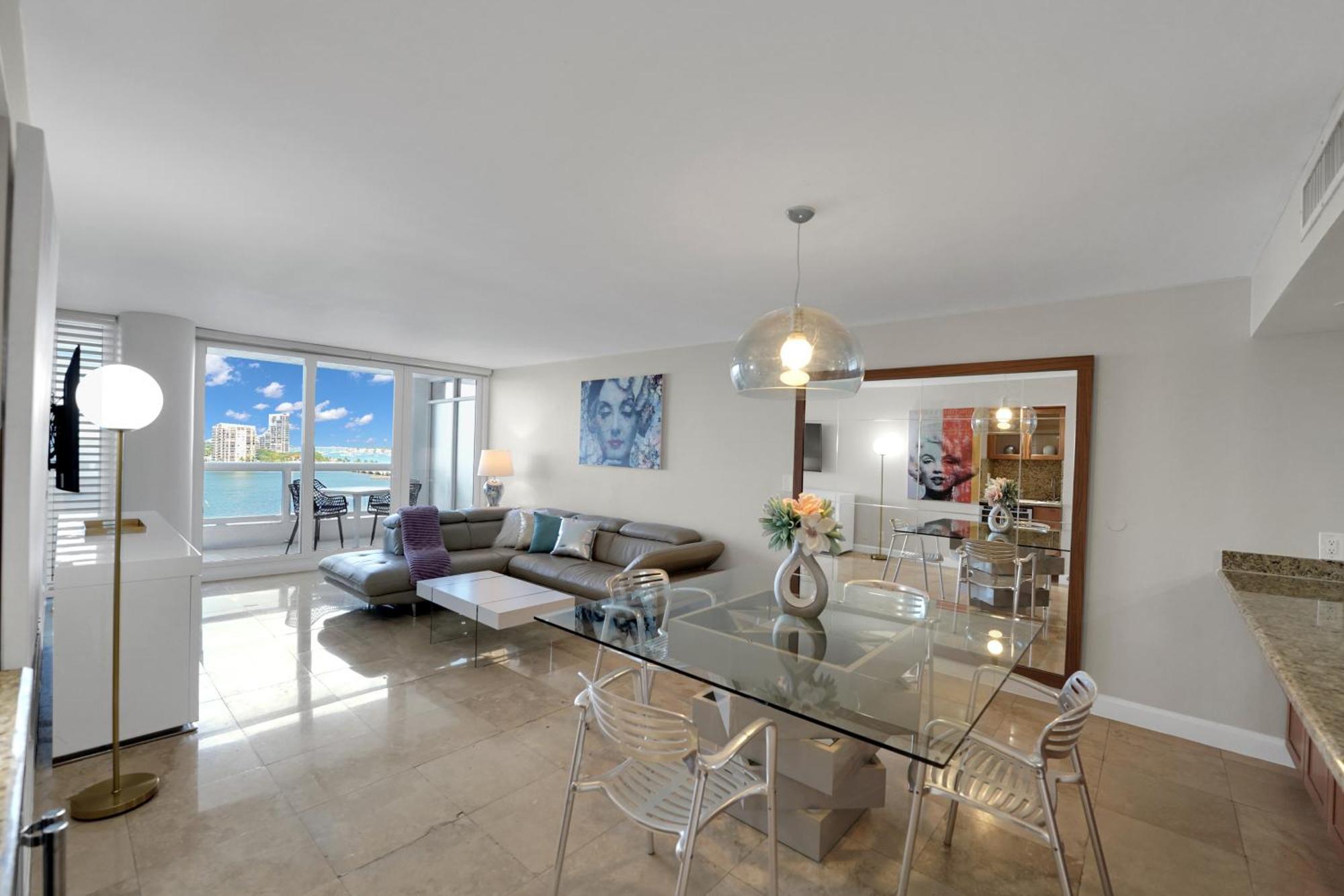 Apartamento Permanent Vacation! Direct Water Views!