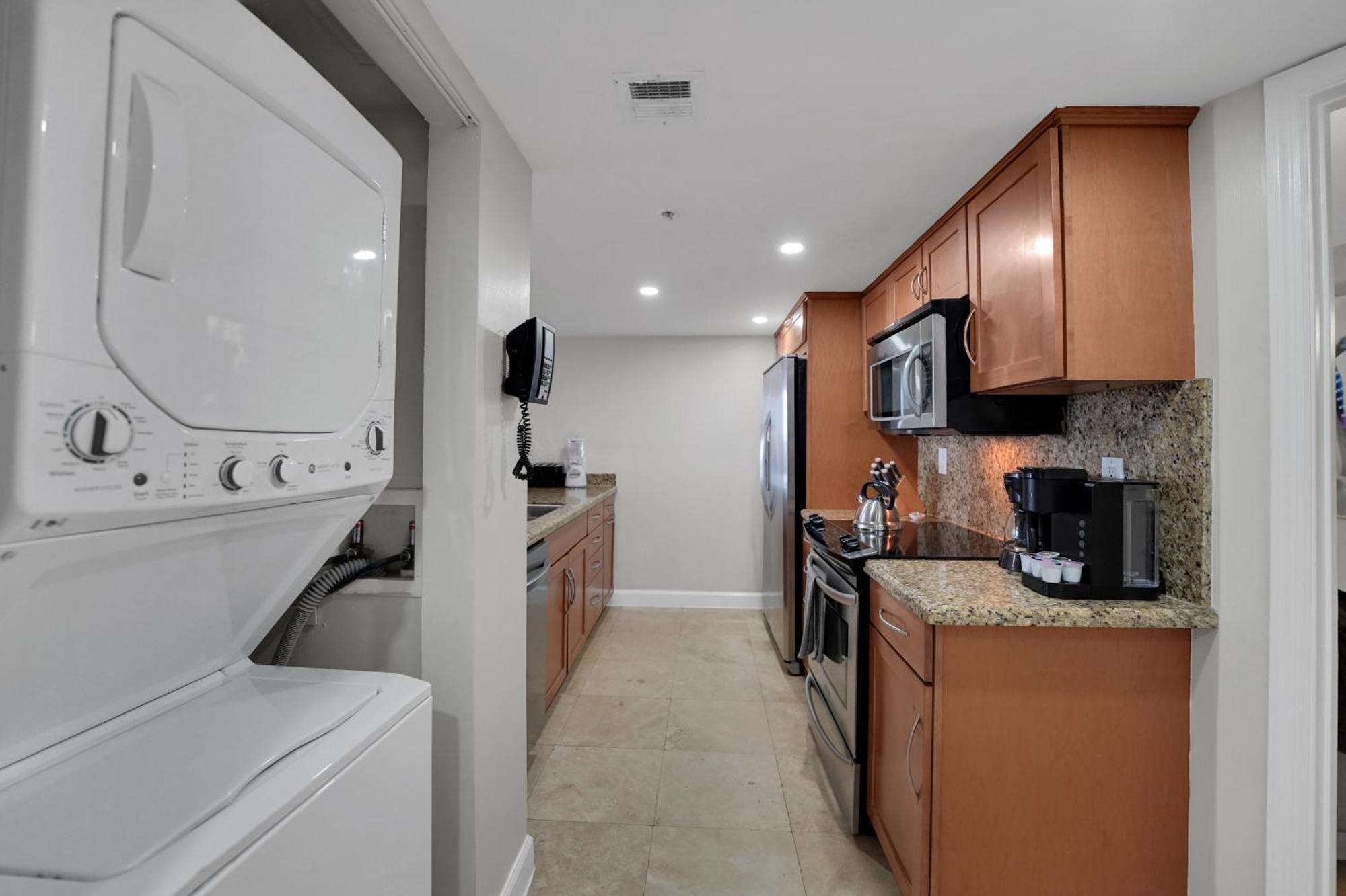 Permanent Vacation! Direct Water Views! Apartamento *