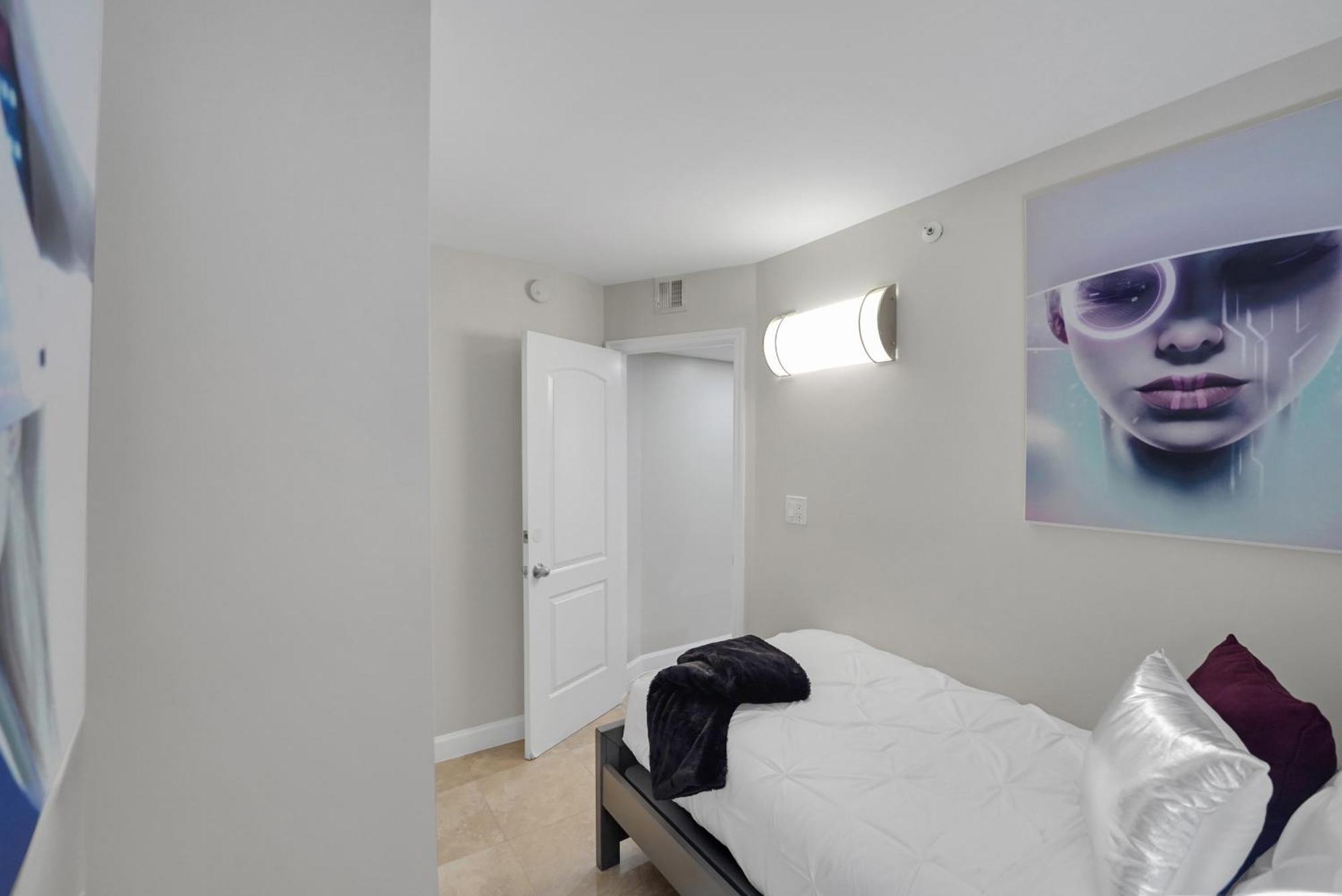 Permanent Vacation! Direct Water Views! Apartamento