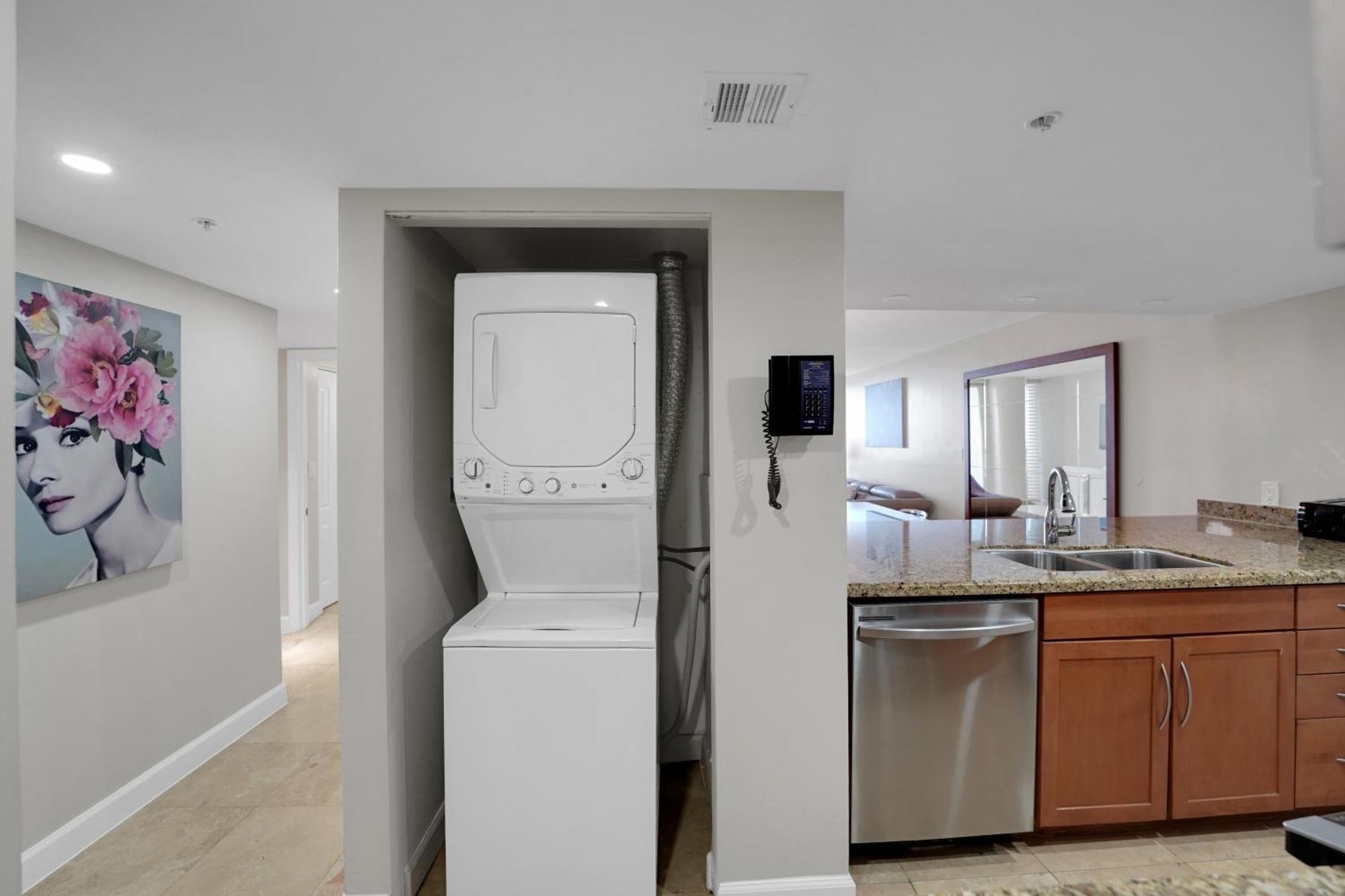 Permanent Vacation! Direct Water Views! Apartamento Miami