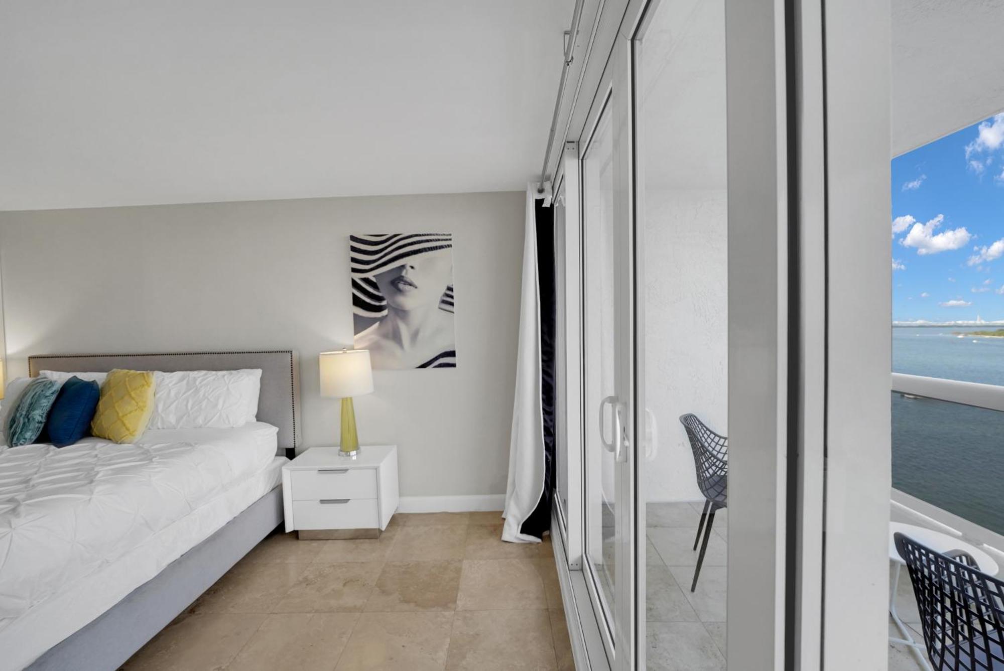 Apartamento Permanent Vacation! Direct Water Views!