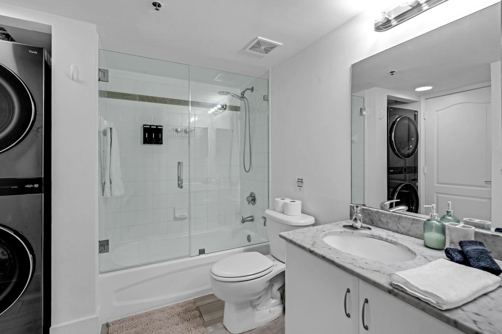 Lux 2b/2b Brickell - Free Parking Apartment *