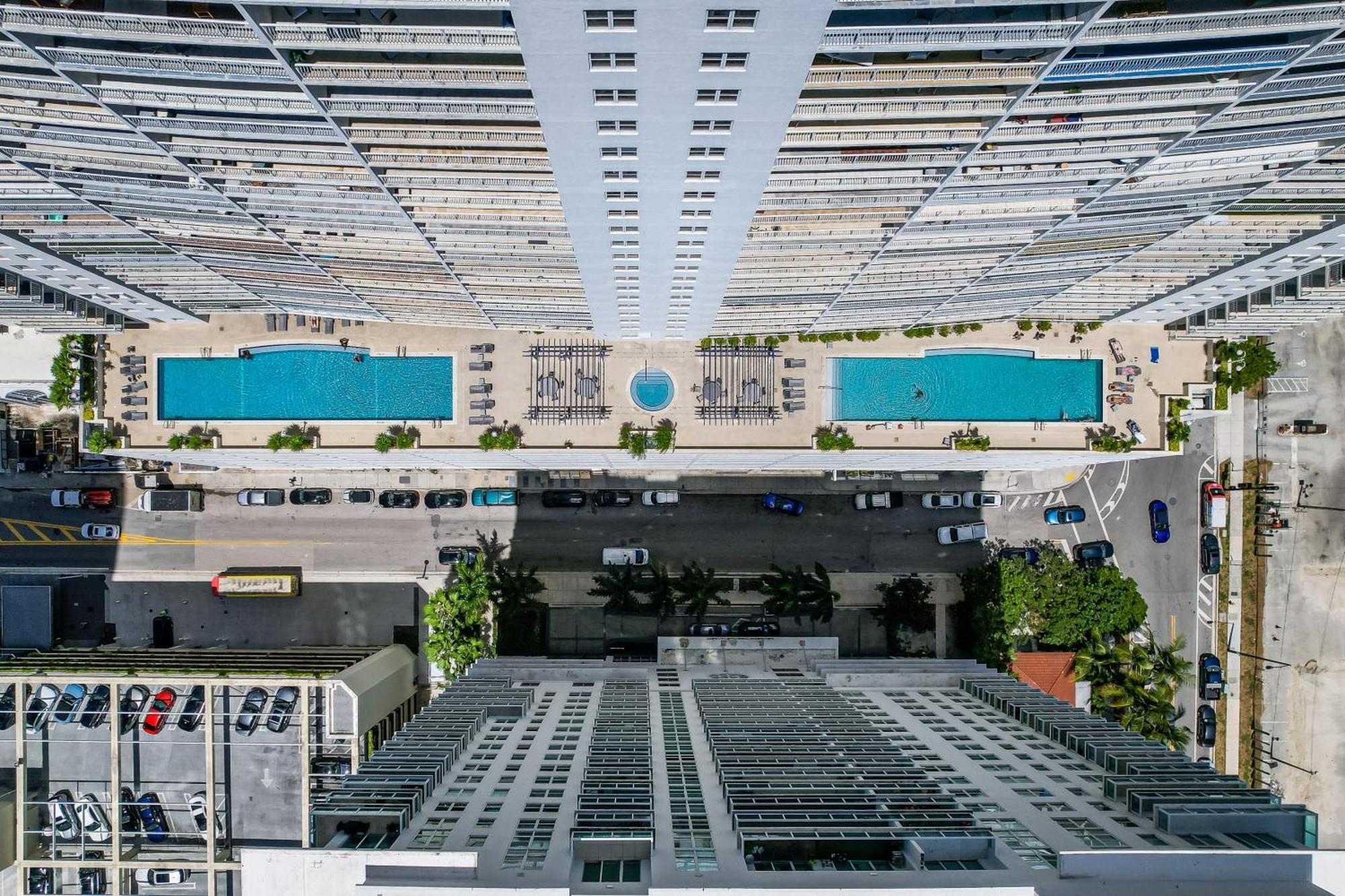 Lux 2b/2b Brickell - Free Parking Apartment *