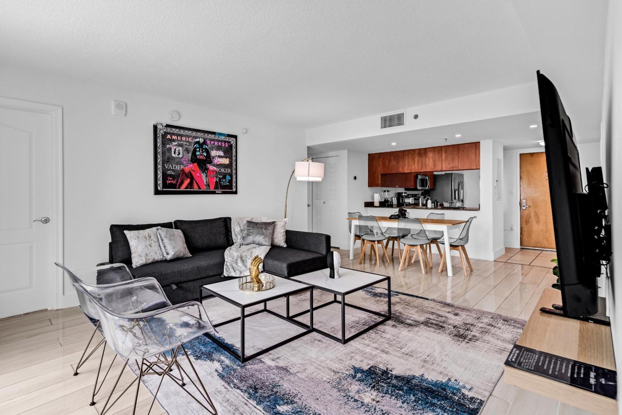 Lux 2b/2b Brickell - Free Parking Apartment *