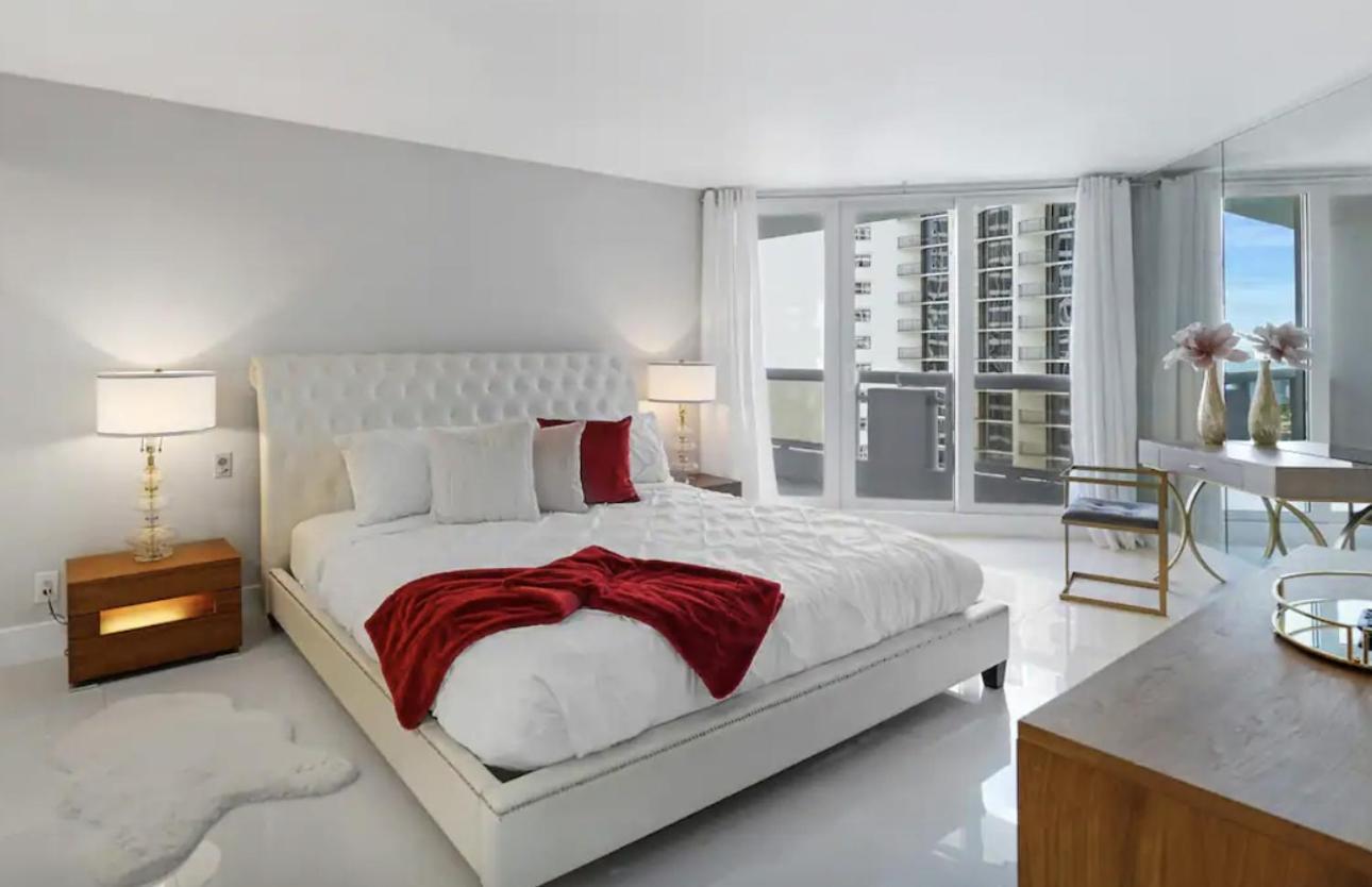 Apartment The Queen B! Water & Skyline Views - Renovated *