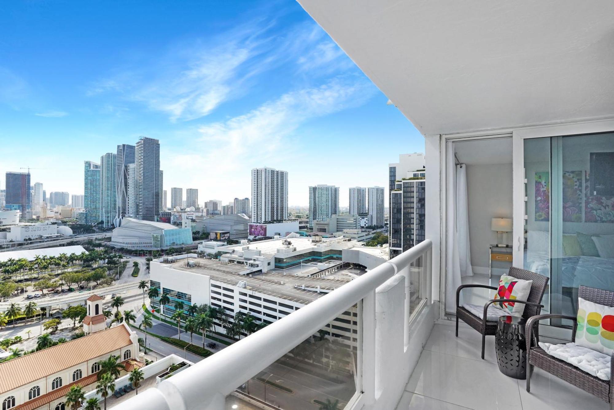 The Queen B! Water & Skyline Views - Renovated Miami