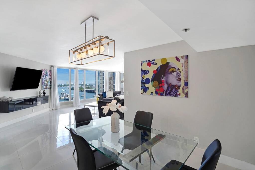 Apartment The Queen B! Water & Skyline Views - Renovated