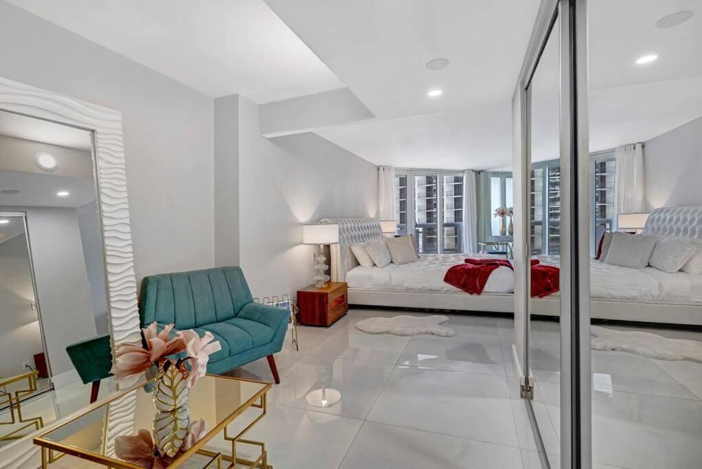 Apartment The Queen B! Water & Skyline Views - Renovated *