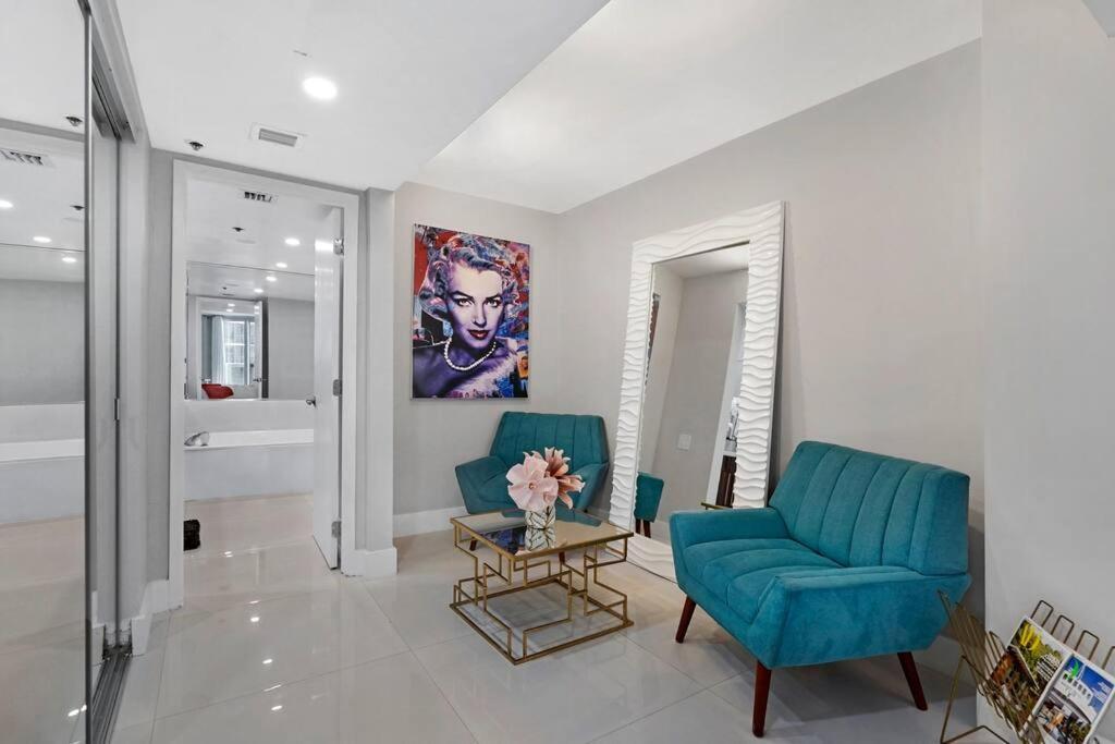 The Queen B! Water & Skyline Views - Renovated Miami