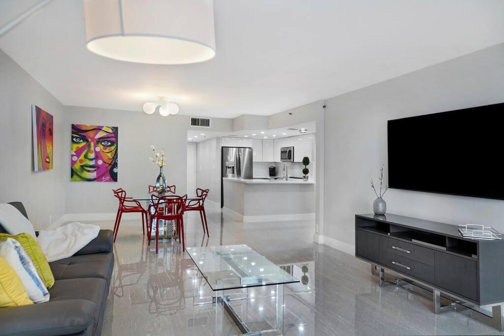 Apartamento Calypso - Gorgeous Renovated Spacious Condo! *