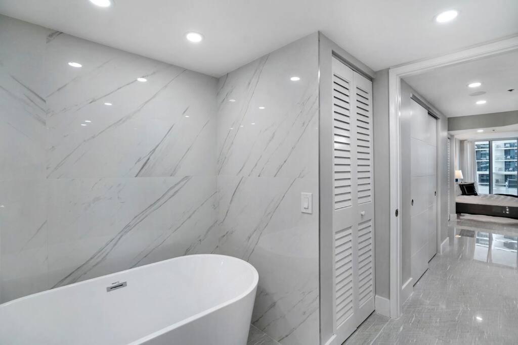 Apartamento Calypso - Gorgeous Renovated Spacious Condo! Miami