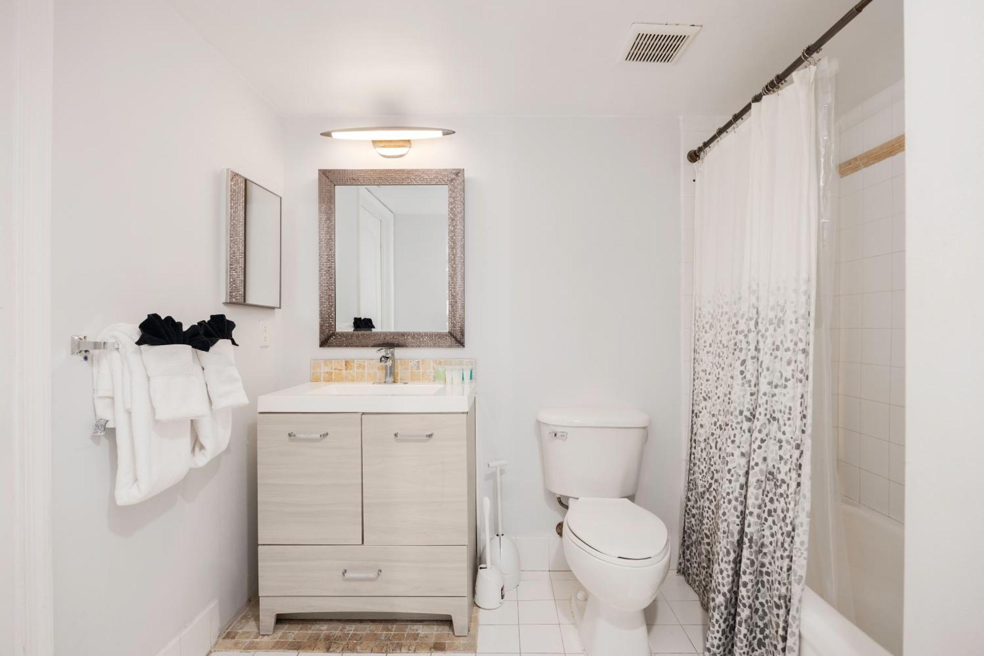 1bd With Free Parking And Amazing View *