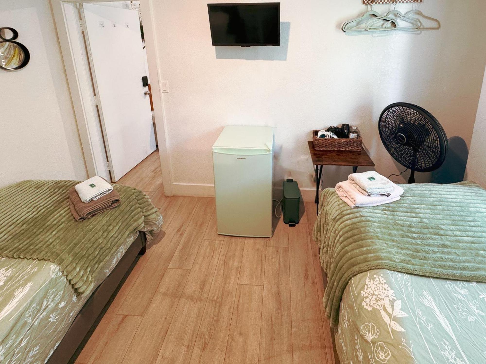 Deluxe In Location In A 2 Bedrooms Unit - Parking, Laundry And Luggage Storage