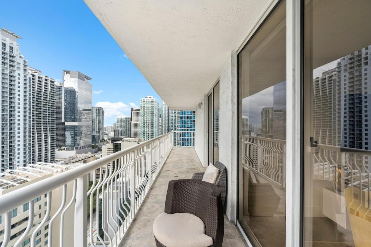Stunning 3bedroom 34th Floor Brickell Free Parking Apartment