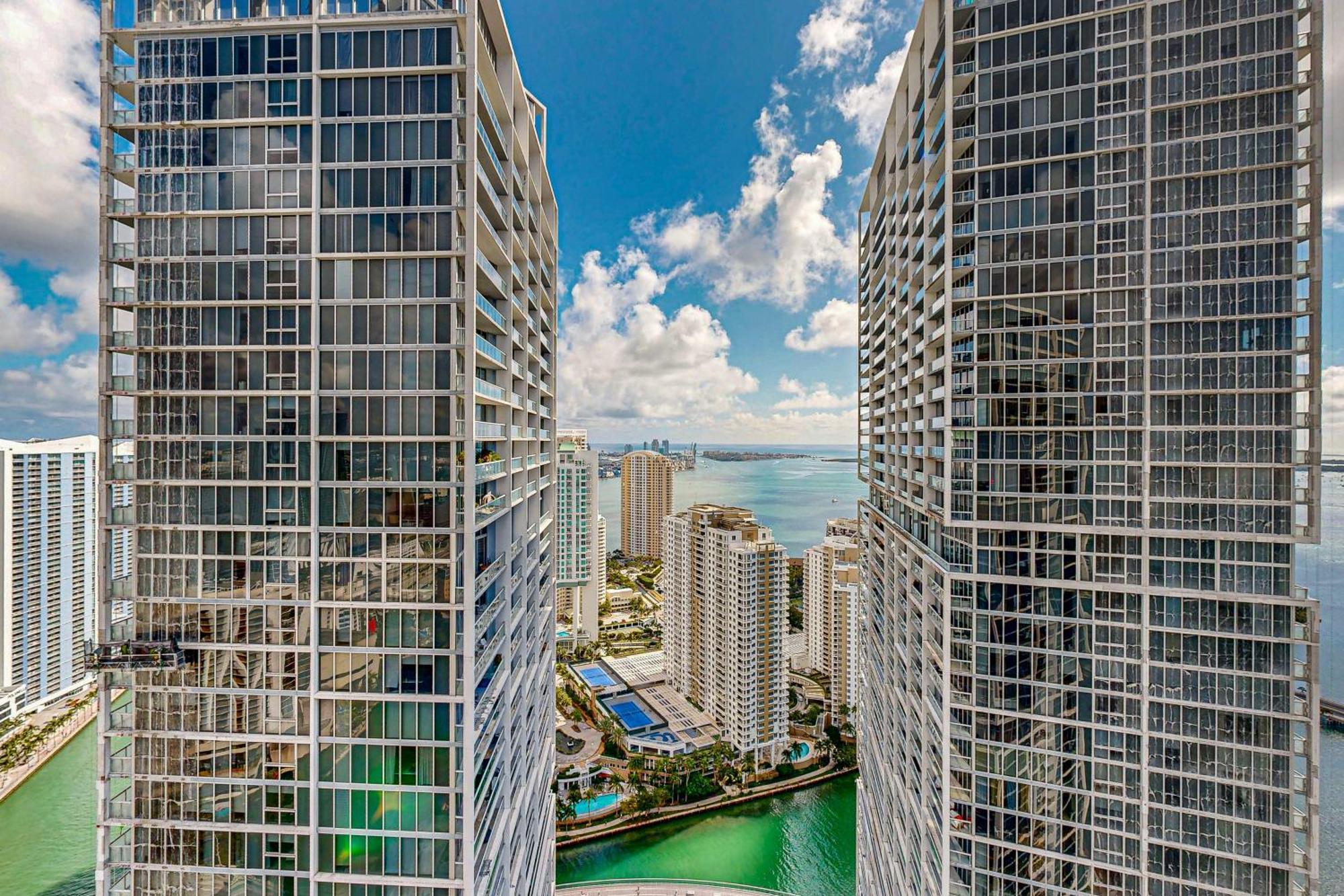 Iconic Views Apartment