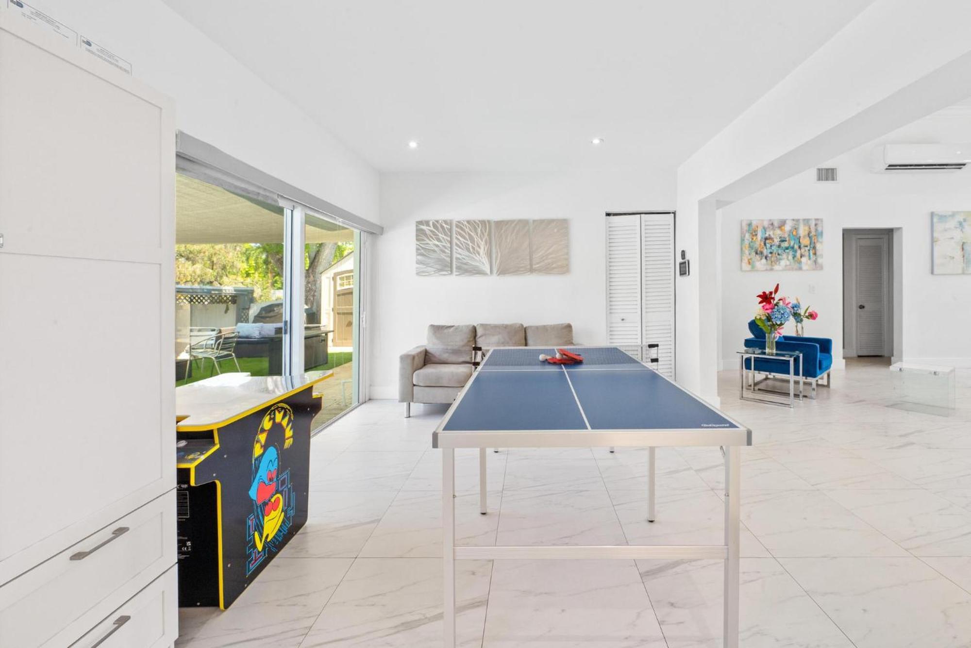 Hyperion - Luxurious 5b W Pool & Lounge Holiday home