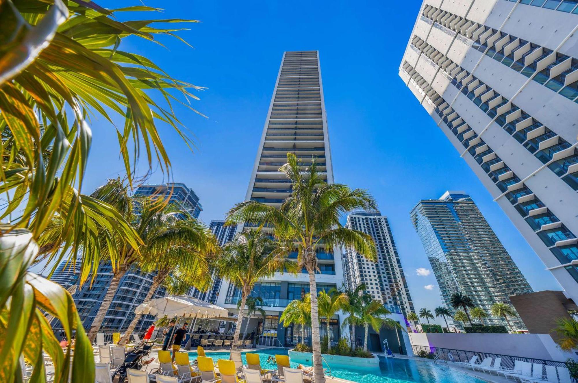 Luxury In Dtw With Stunning Views Miami