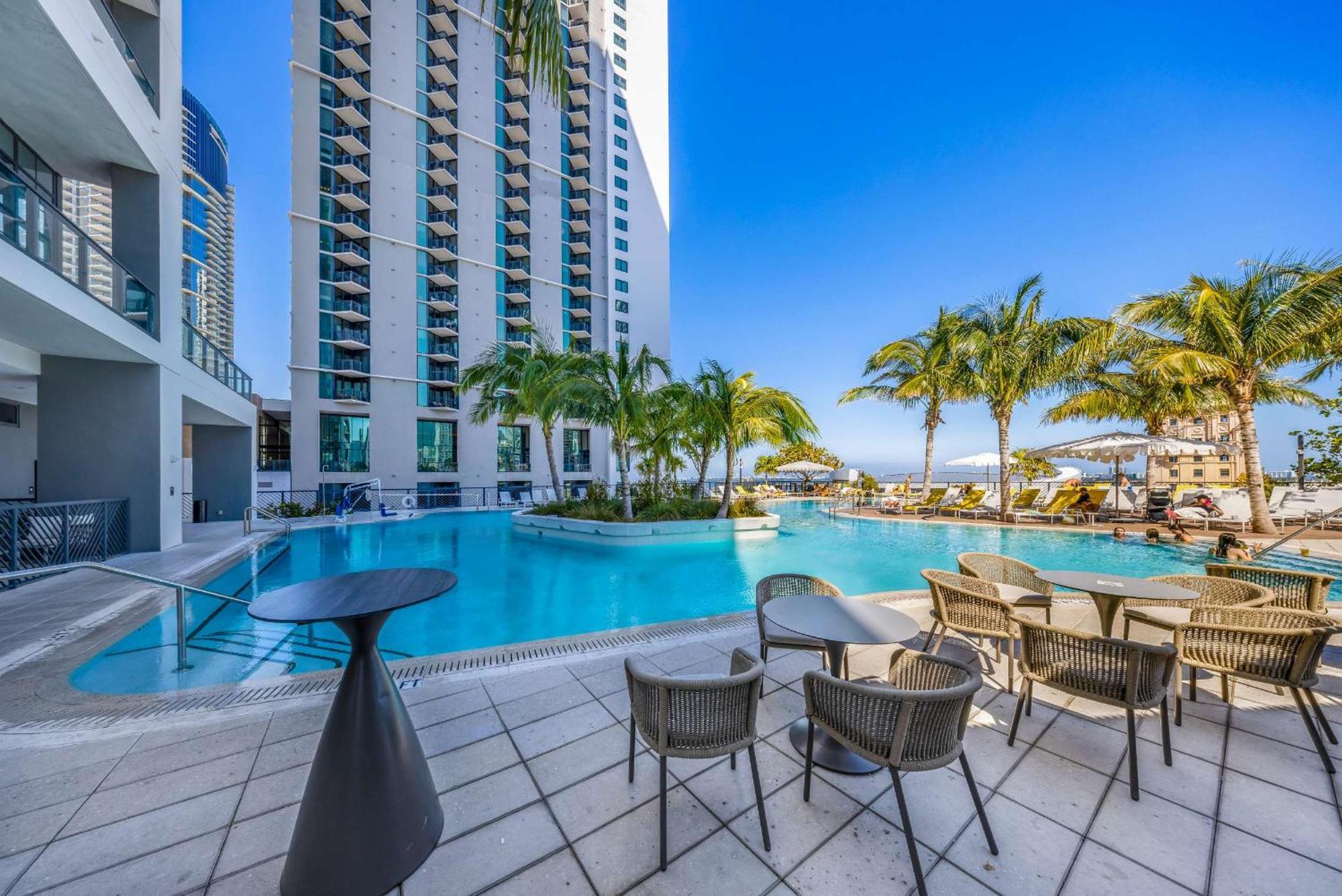 Luxury 1-br Ph With Breathtaking Downtown Views