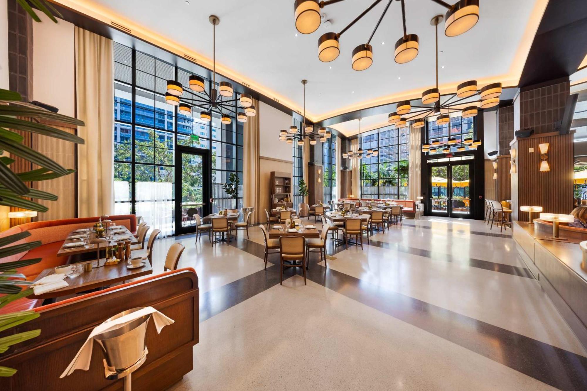 Apartment Luxury 1-br Ph With Breathtaking Downtown Views *