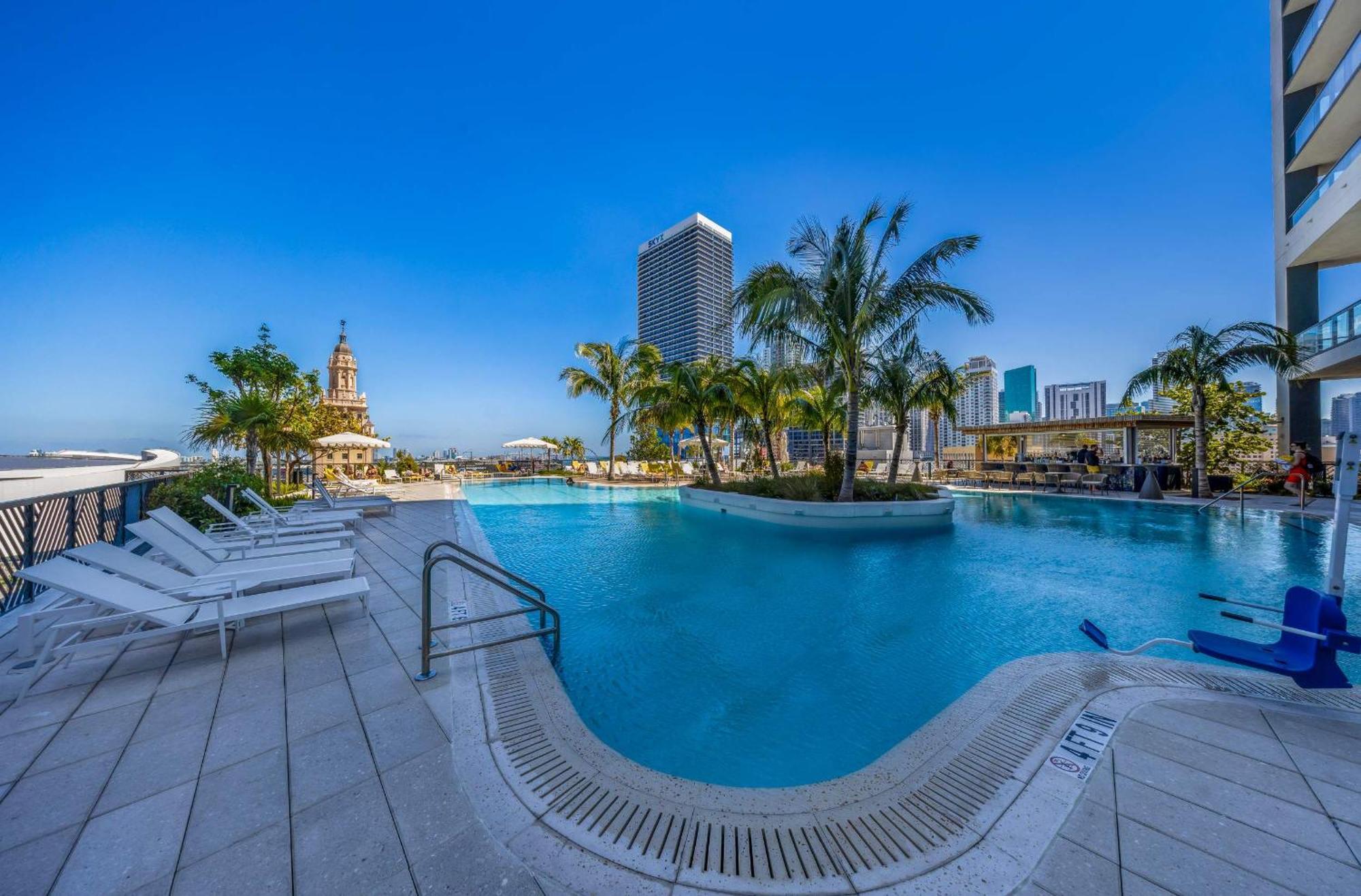 Luxury 1-br Ph With Breathtaking Downtown Views